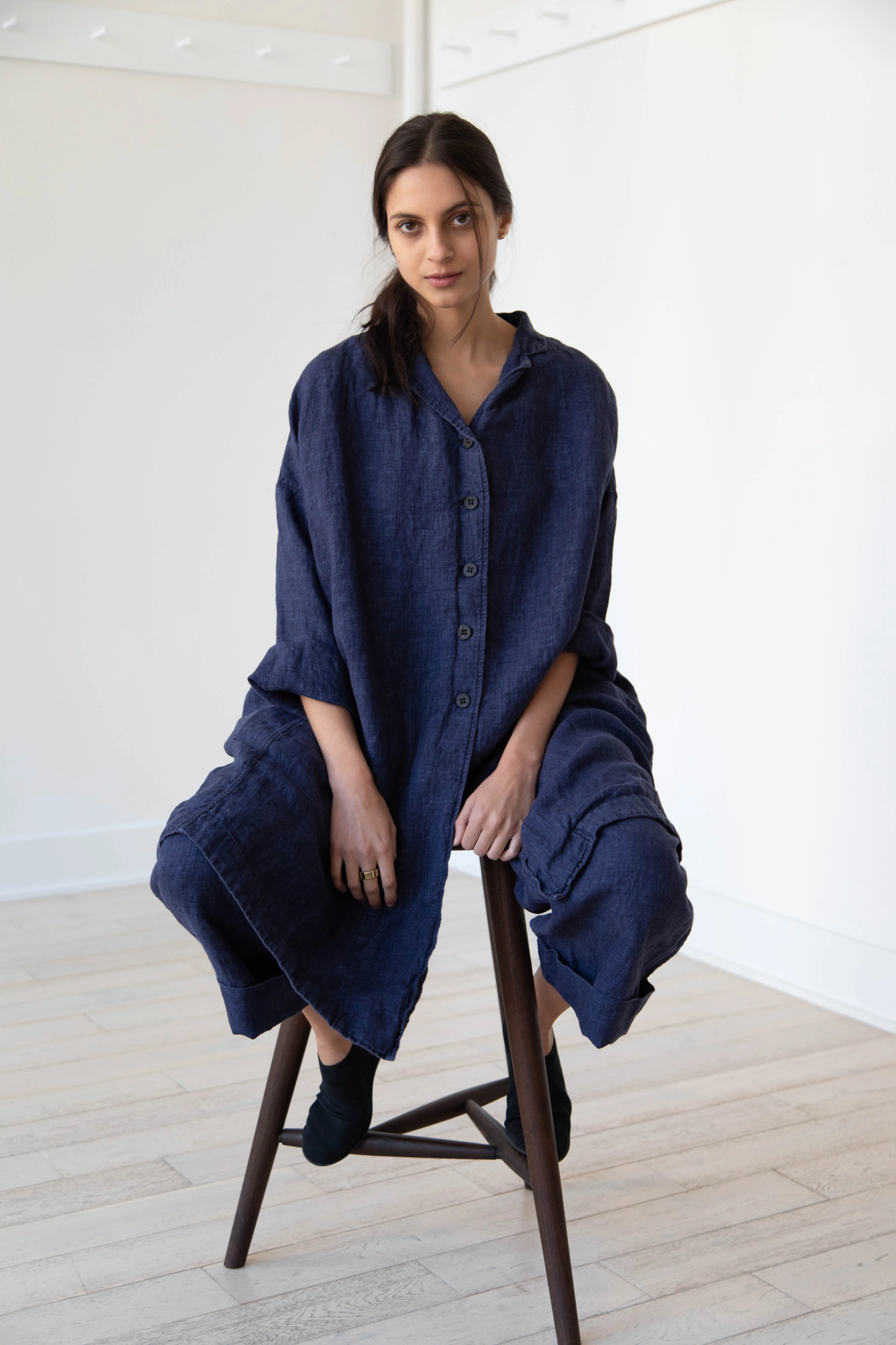 Album di Famiglia | Linen Easy Coat in Navy - Image 33