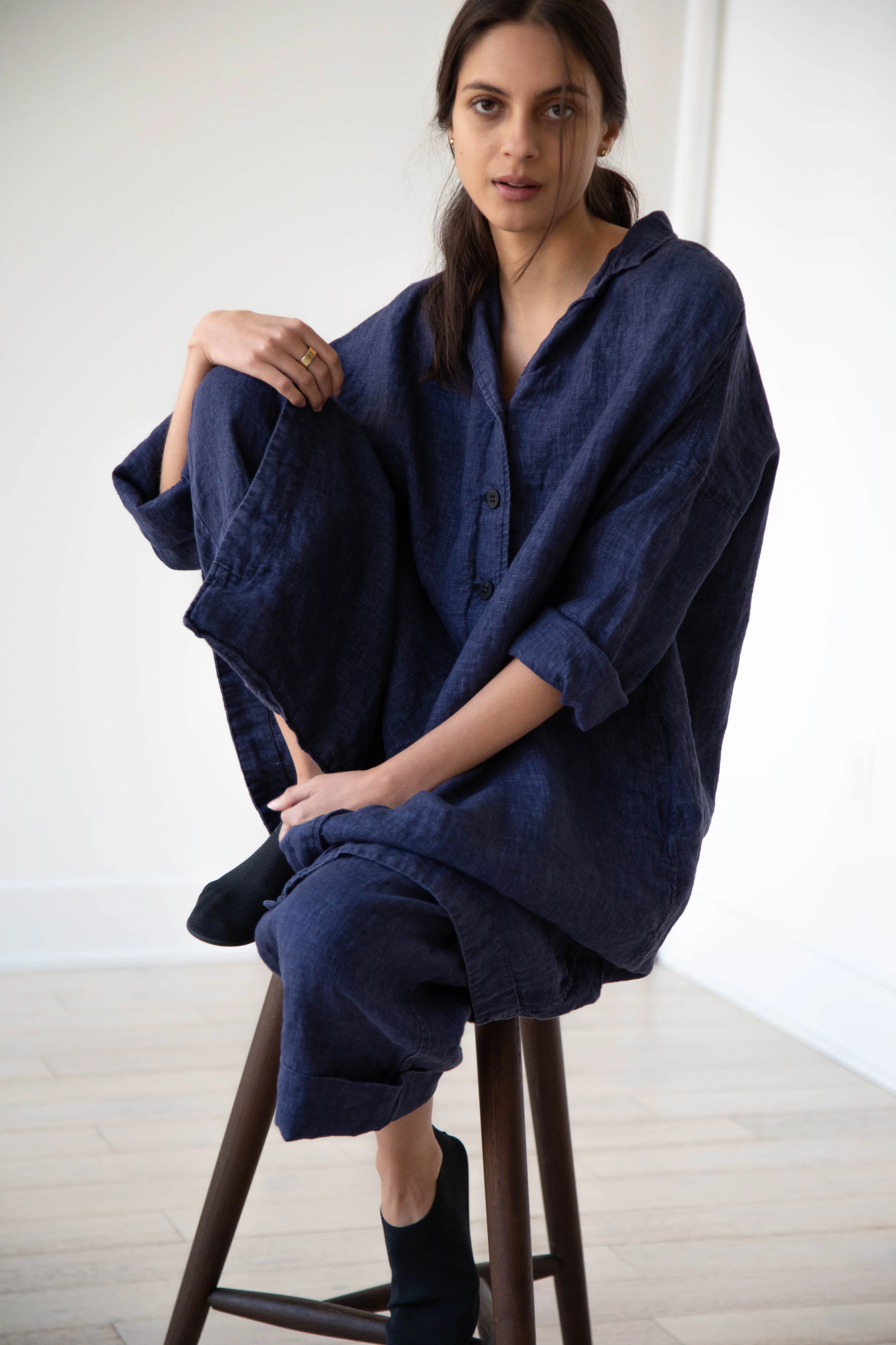 Album di Famiglia | Linen Easy Coat in Navy - Image 6
