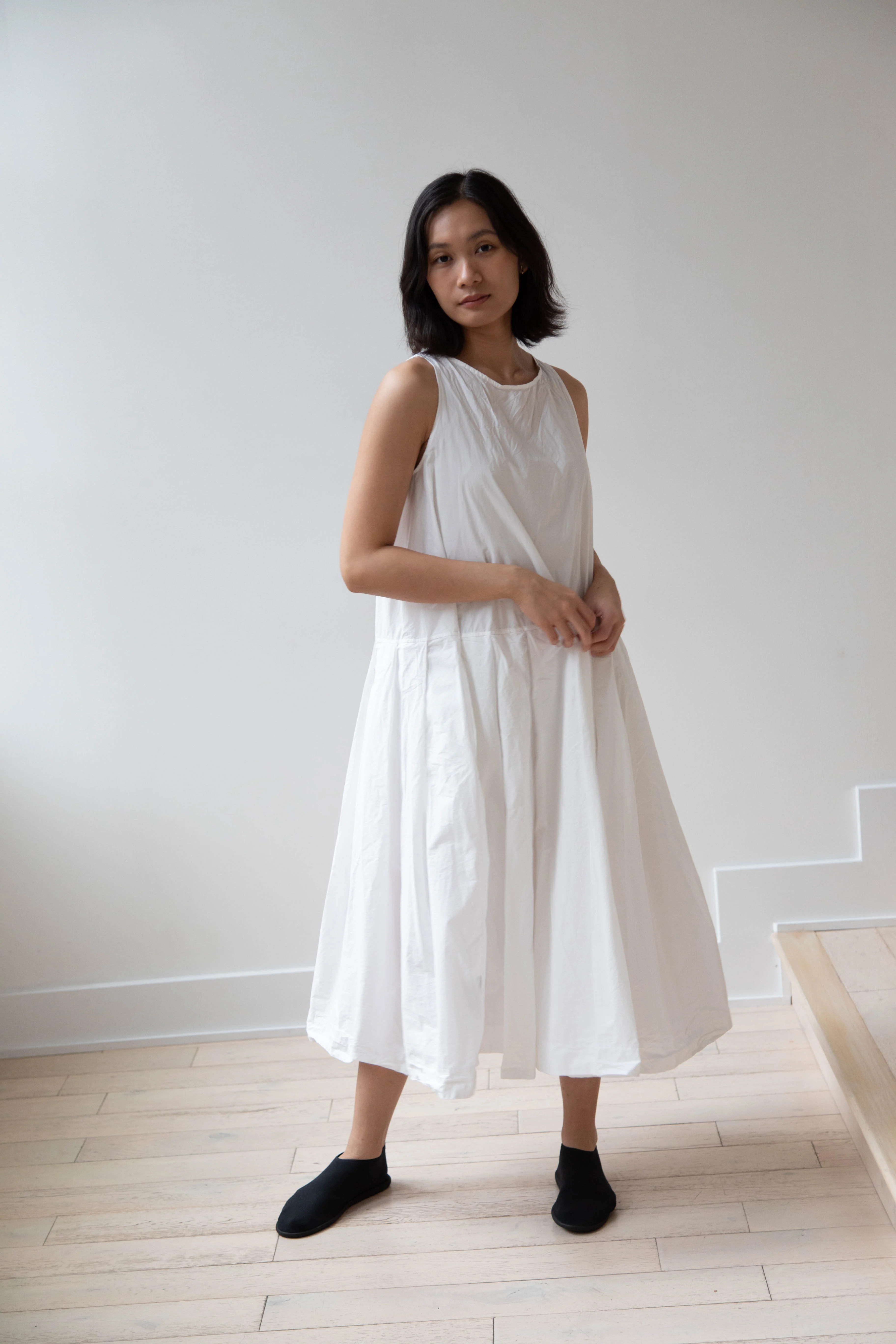 Album di Famiglia | Pleated Sleeveless Dress in Milk - Image 15