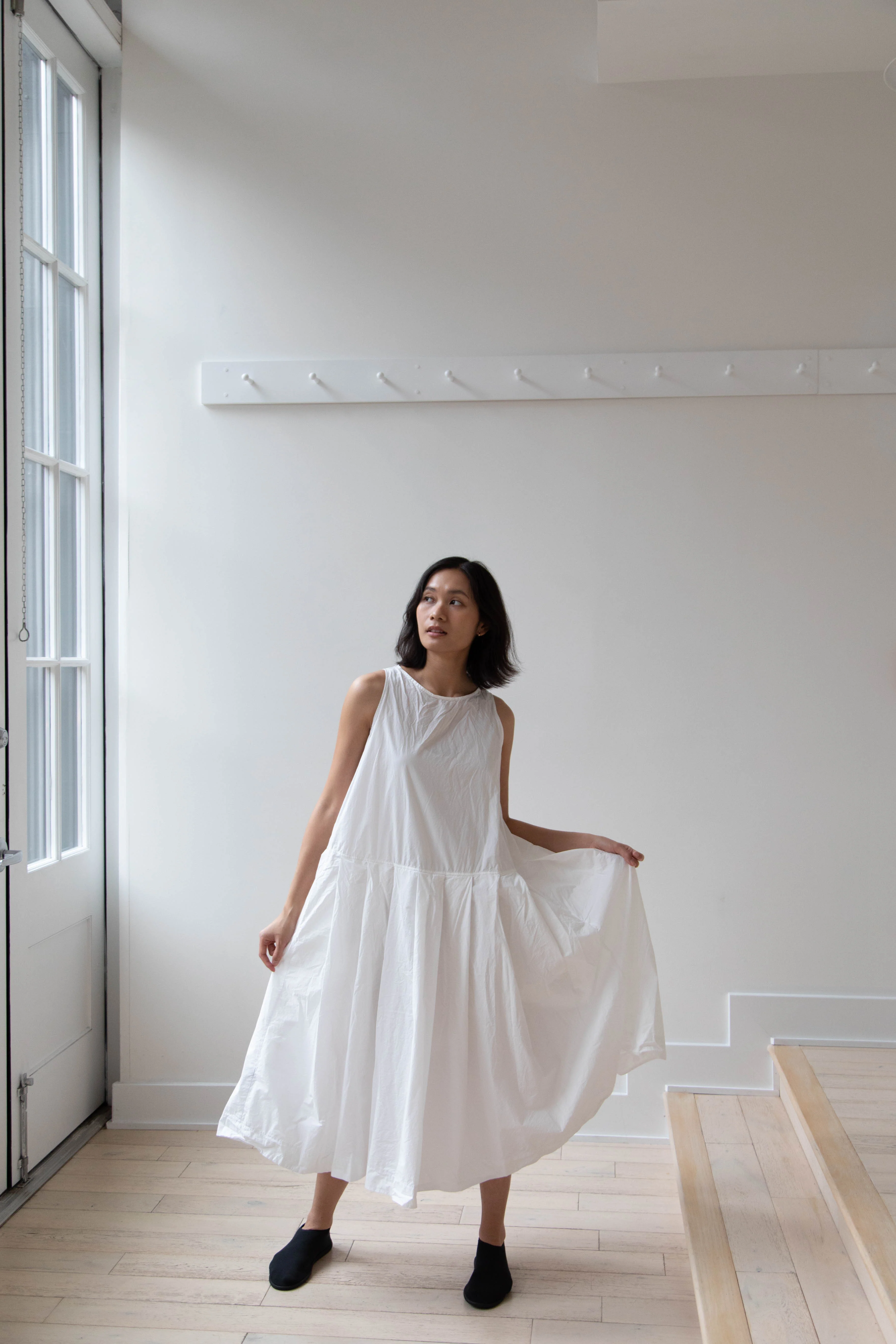 Album di Famiglia | Pleated Sleeveless Dress in Milk - Image 17