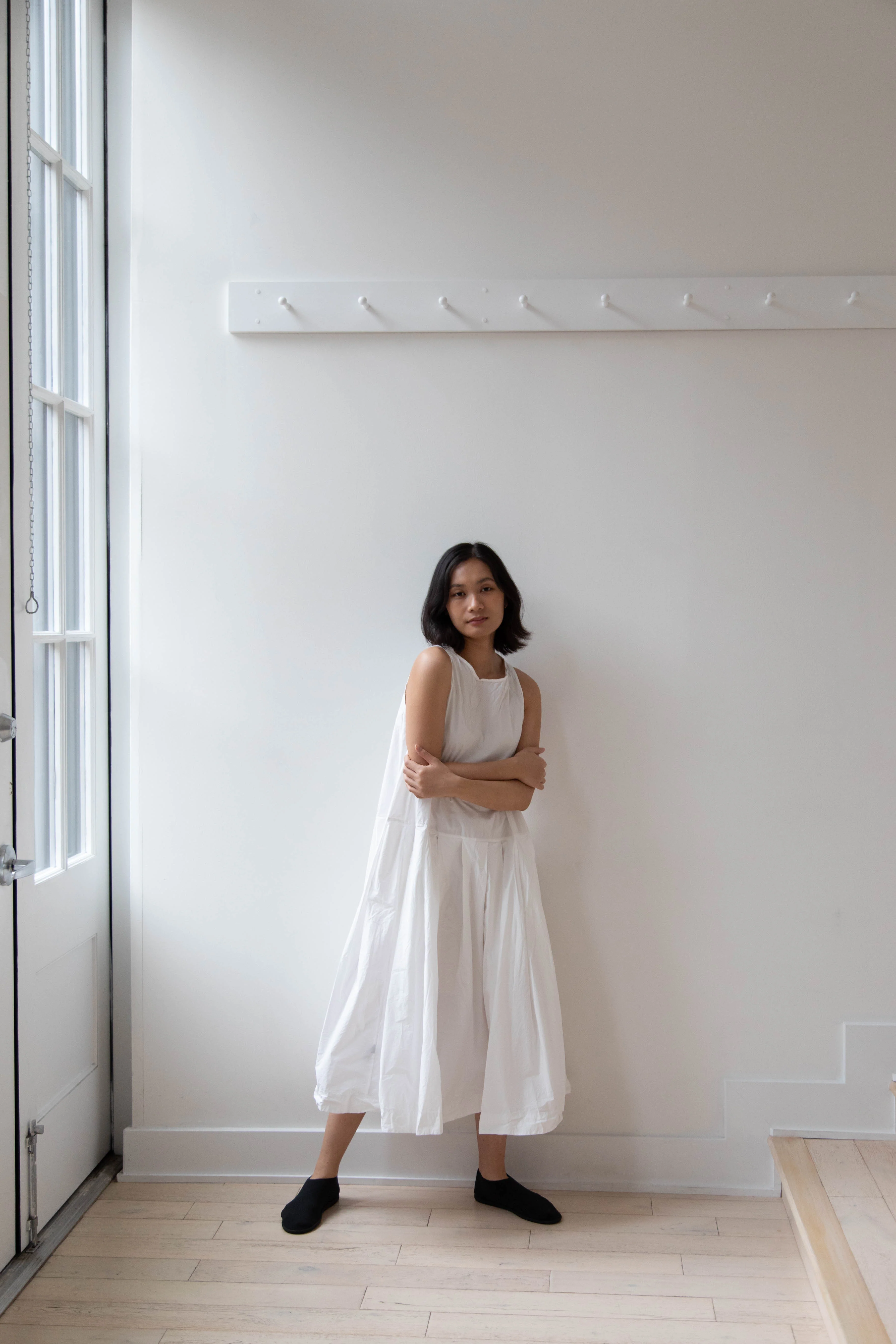 Album di Famiglia | Pleated Sleeveless Dress in Milk - Image 25