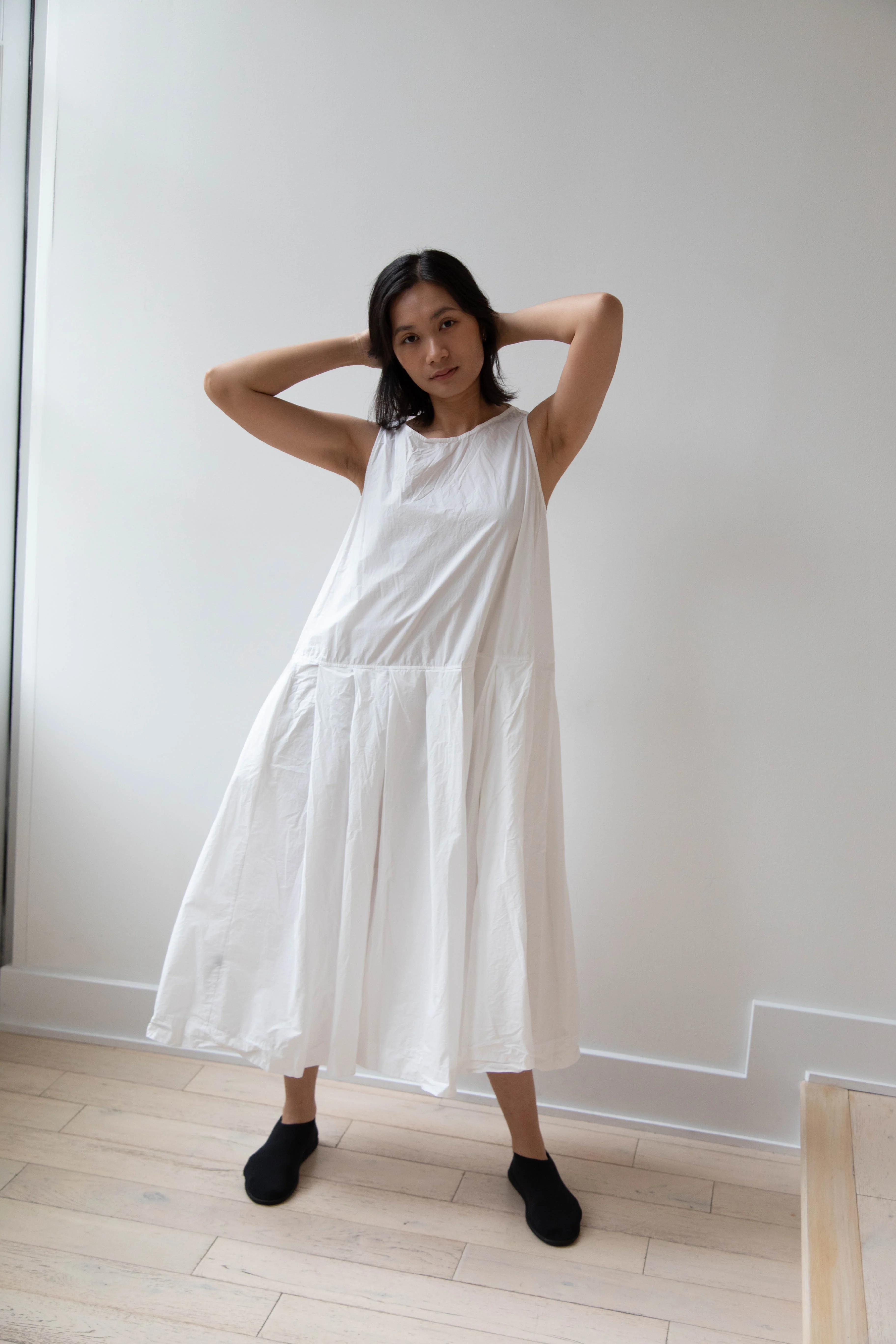 Album di Famiglia | Pleated Sleeveless Dress in Milk - Image 28