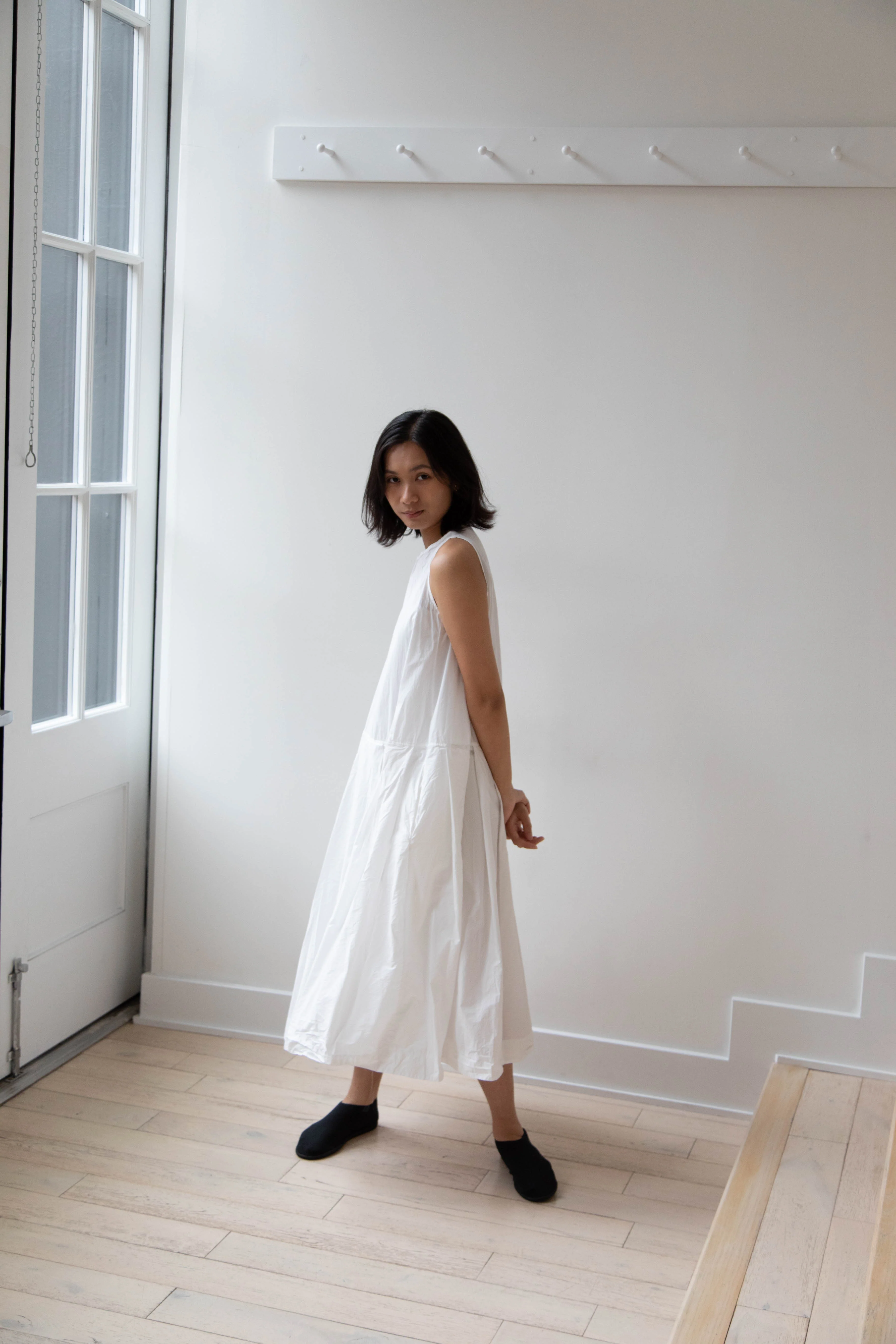 Album di Famiglia | Pleated Sleeveless Dress in Milk - Image 29