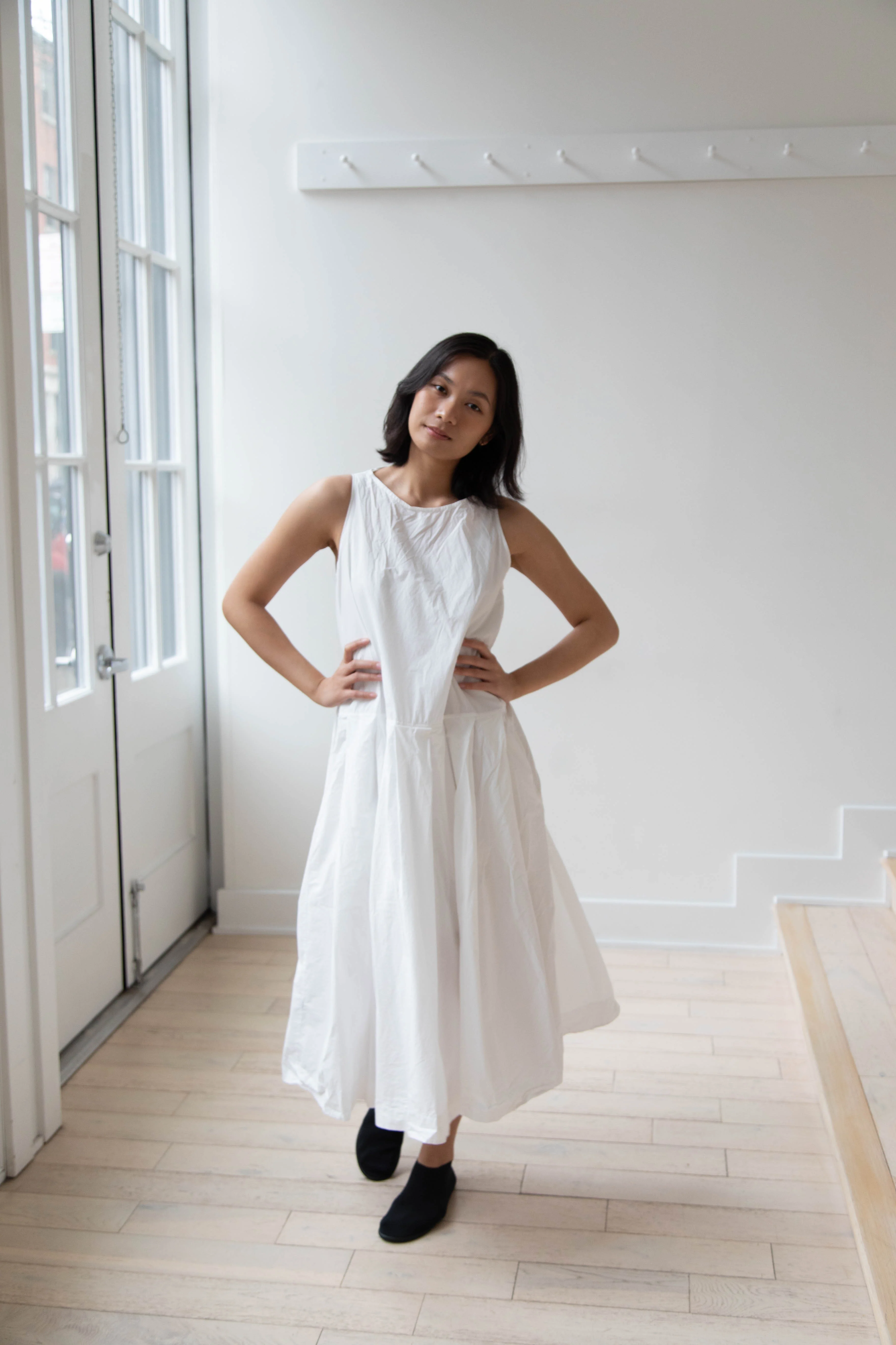 Album di Famiglia | Pleated Sleeveless Dress in Milk - Image 5