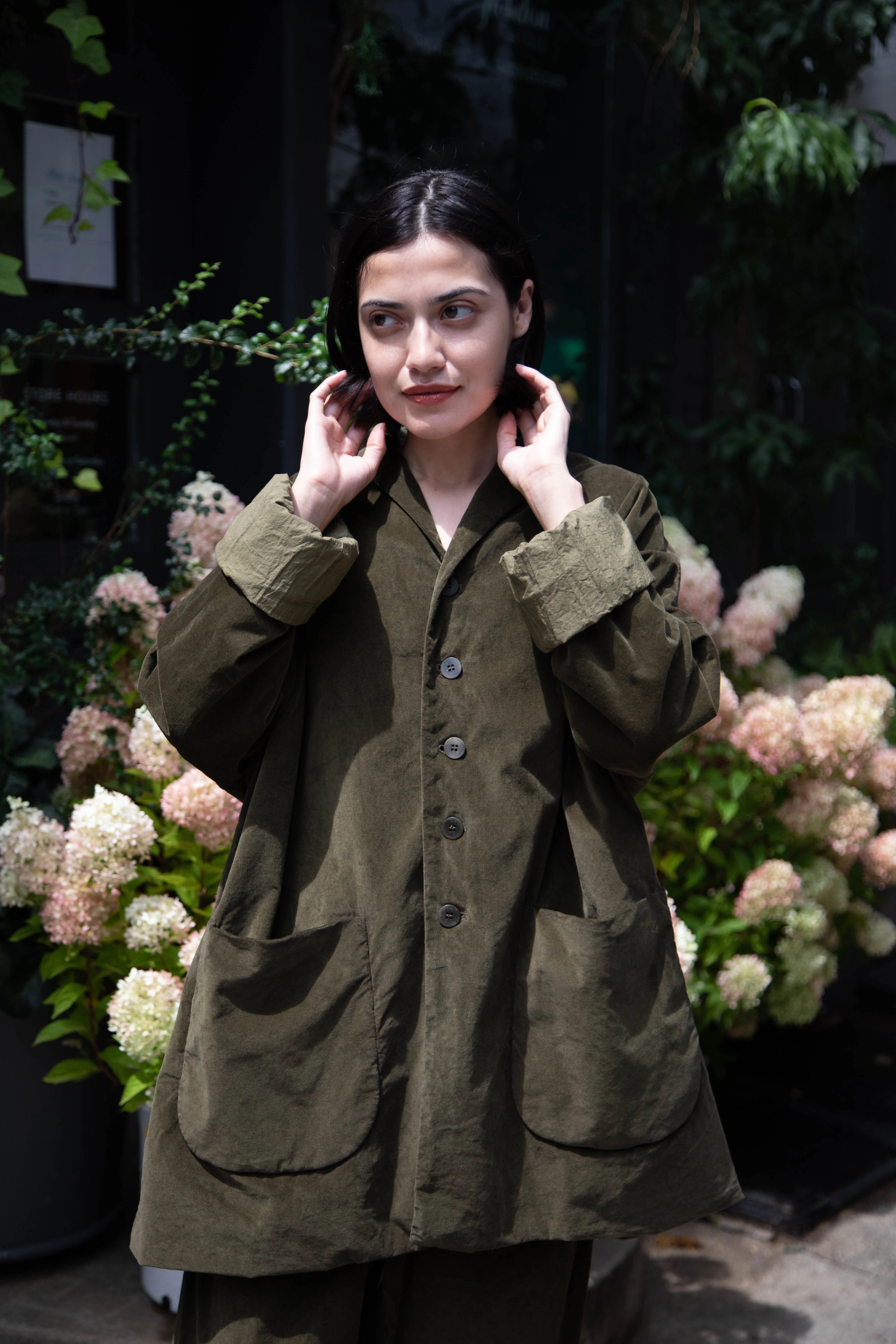 Album di Famiglia | Velvet Big Blazer in Olive - Image 34
