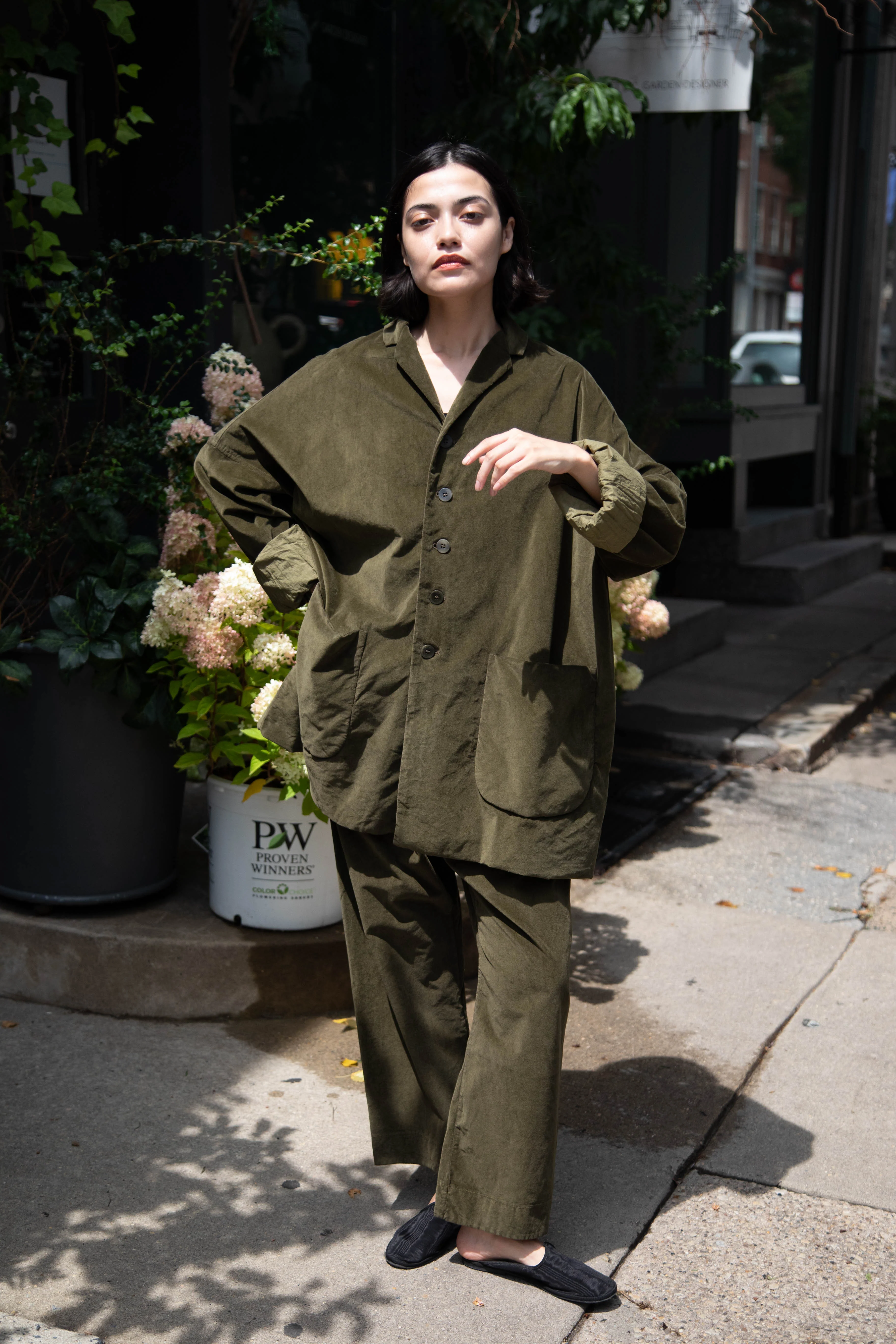 Album di Famiglia | Velvet Big Blazer in Olive - Image 43