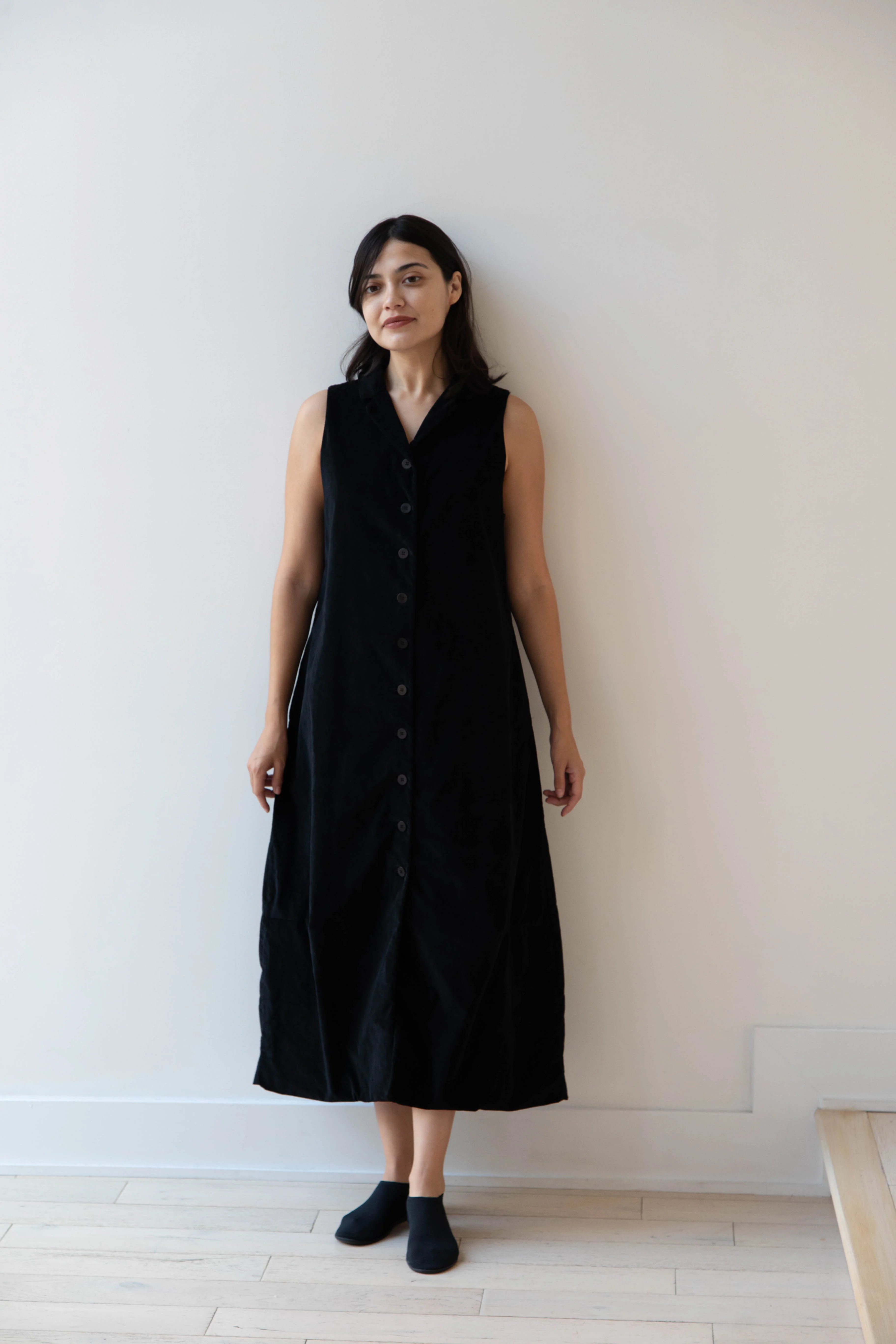 Album di Famiglia | Velvet Long Sleeveless Dress in Black - Image 11
