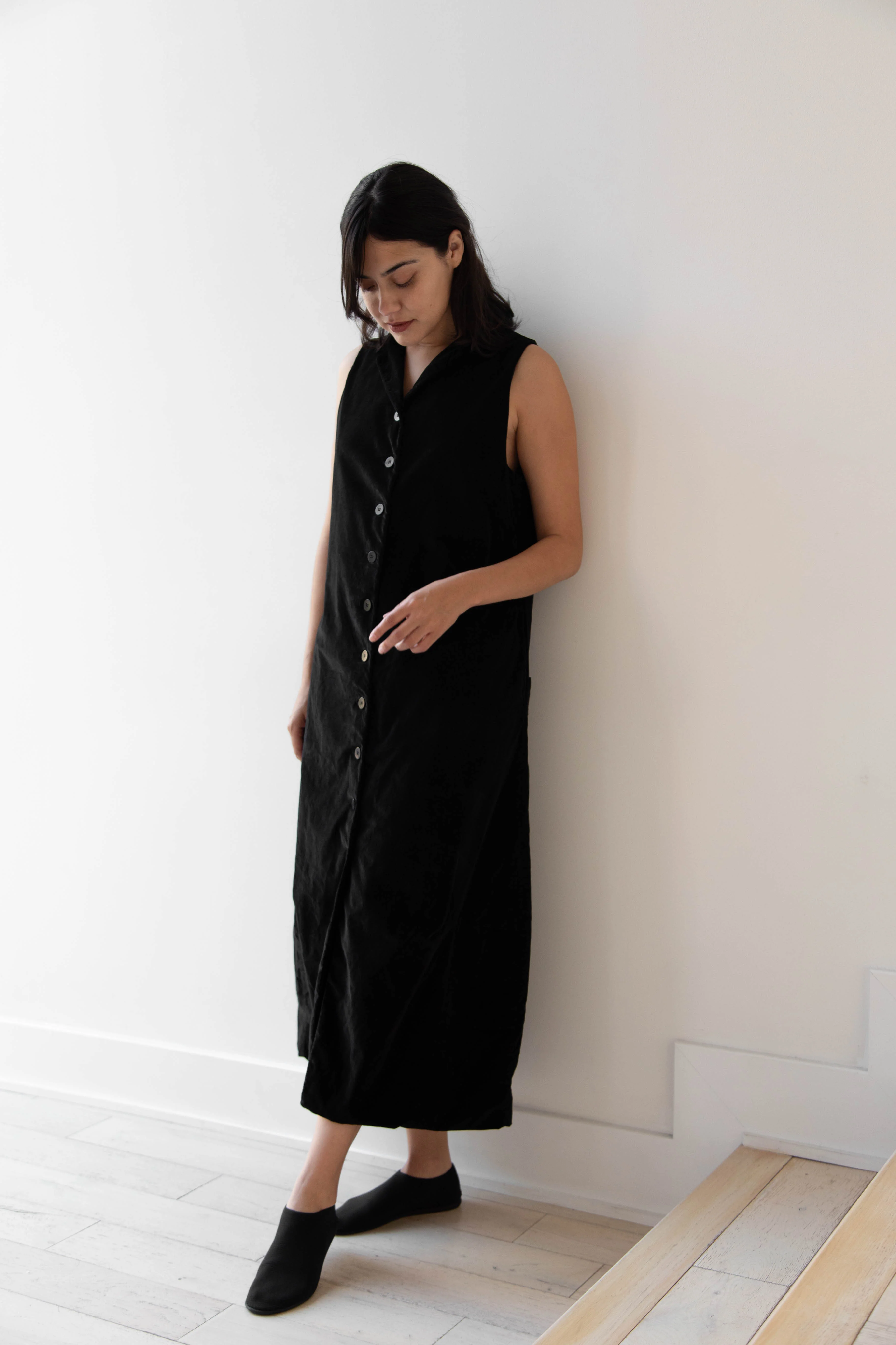Album di Famiglia | Velvet Long Sleeveless Dress in Black - Image 16