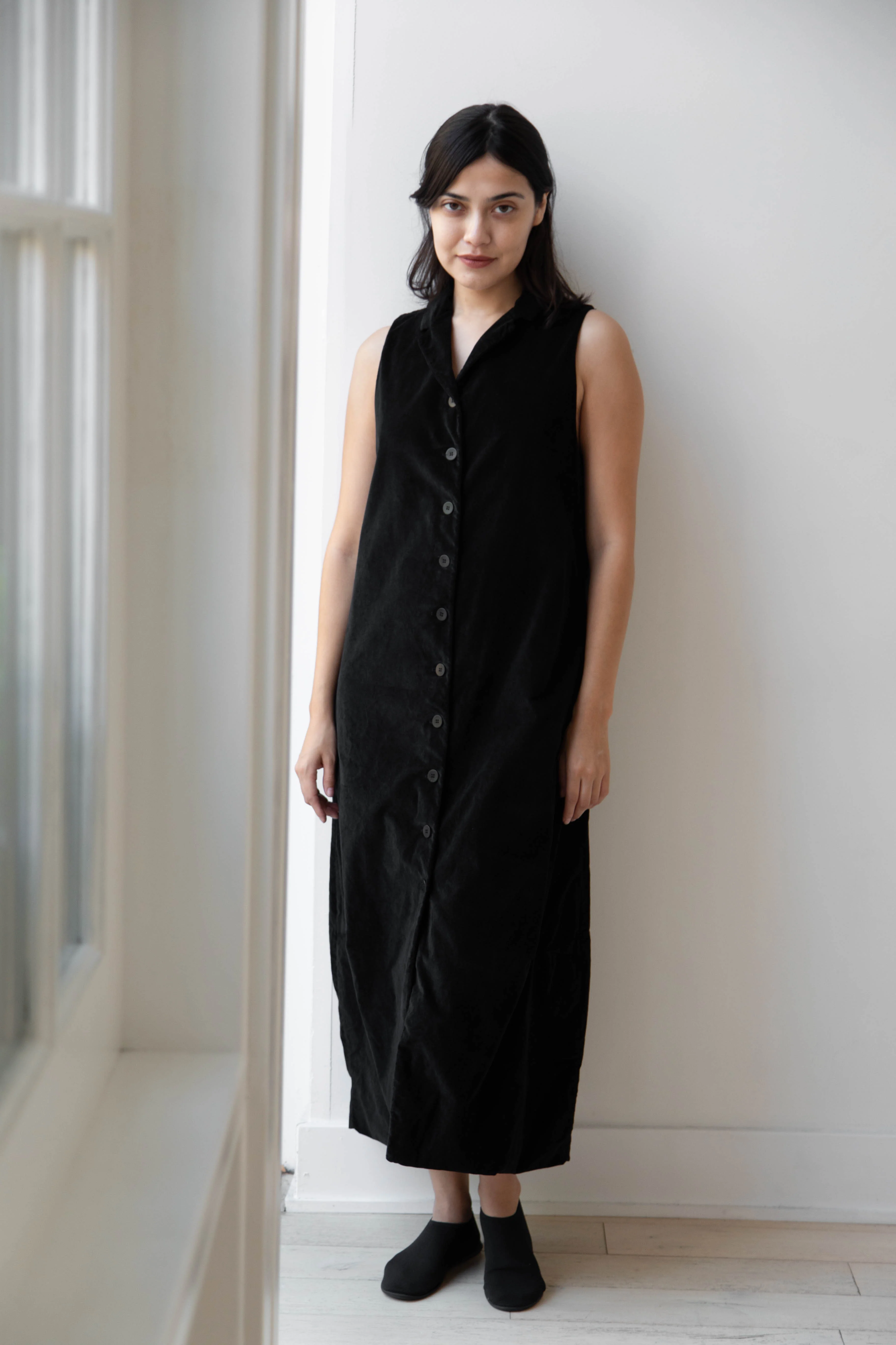 Album di Famiglia | Velvet Long Sleeveless Dress in Black - Image 32