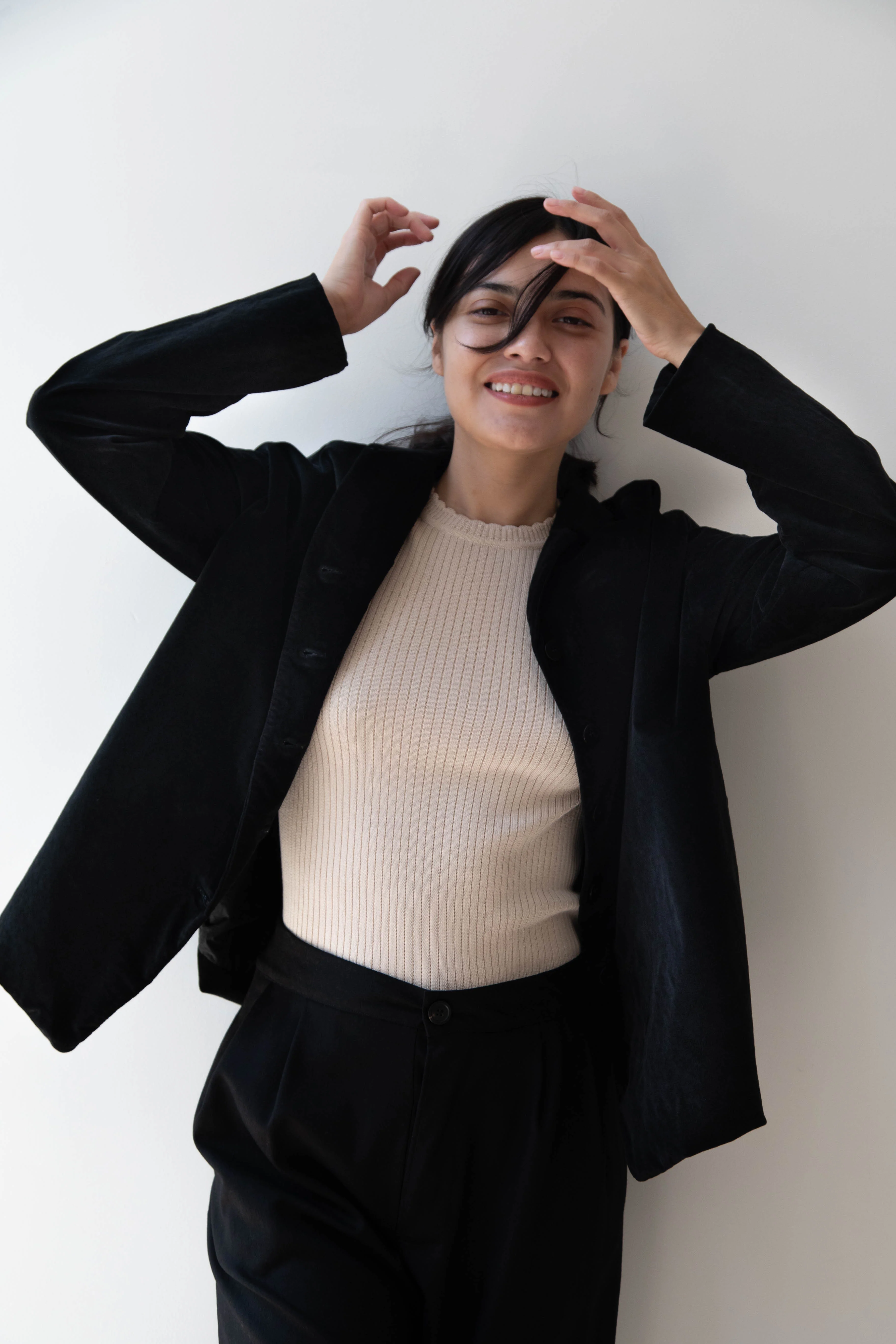 Album di Famiglia | Velvet Loose Blazer in Black - Image 26
