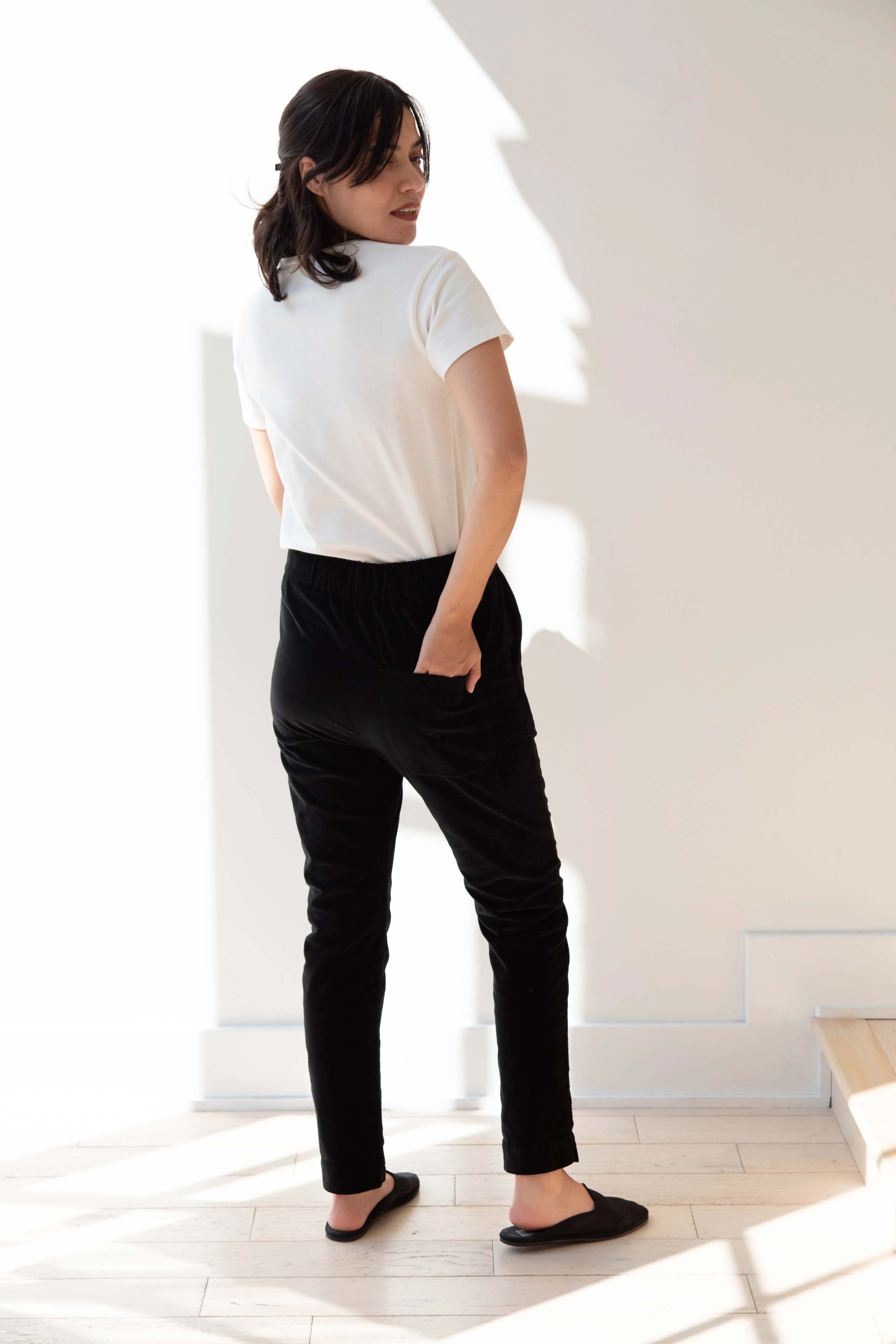 Album di Famiglia | Velvet Slim Trouser in Black - Image 14