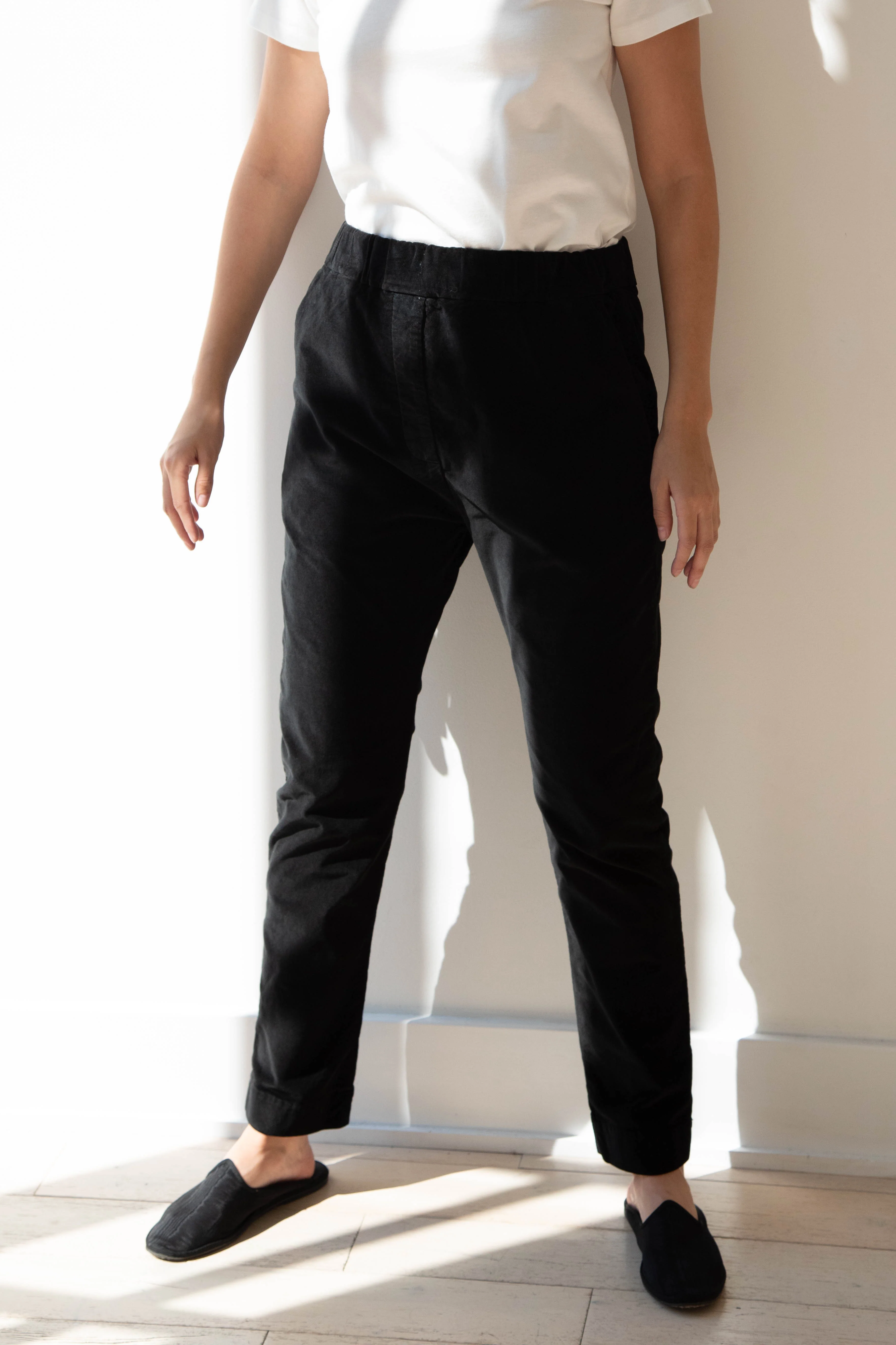 Album di Famiglia | Velvet Slim Trouser in Black - Image 17
