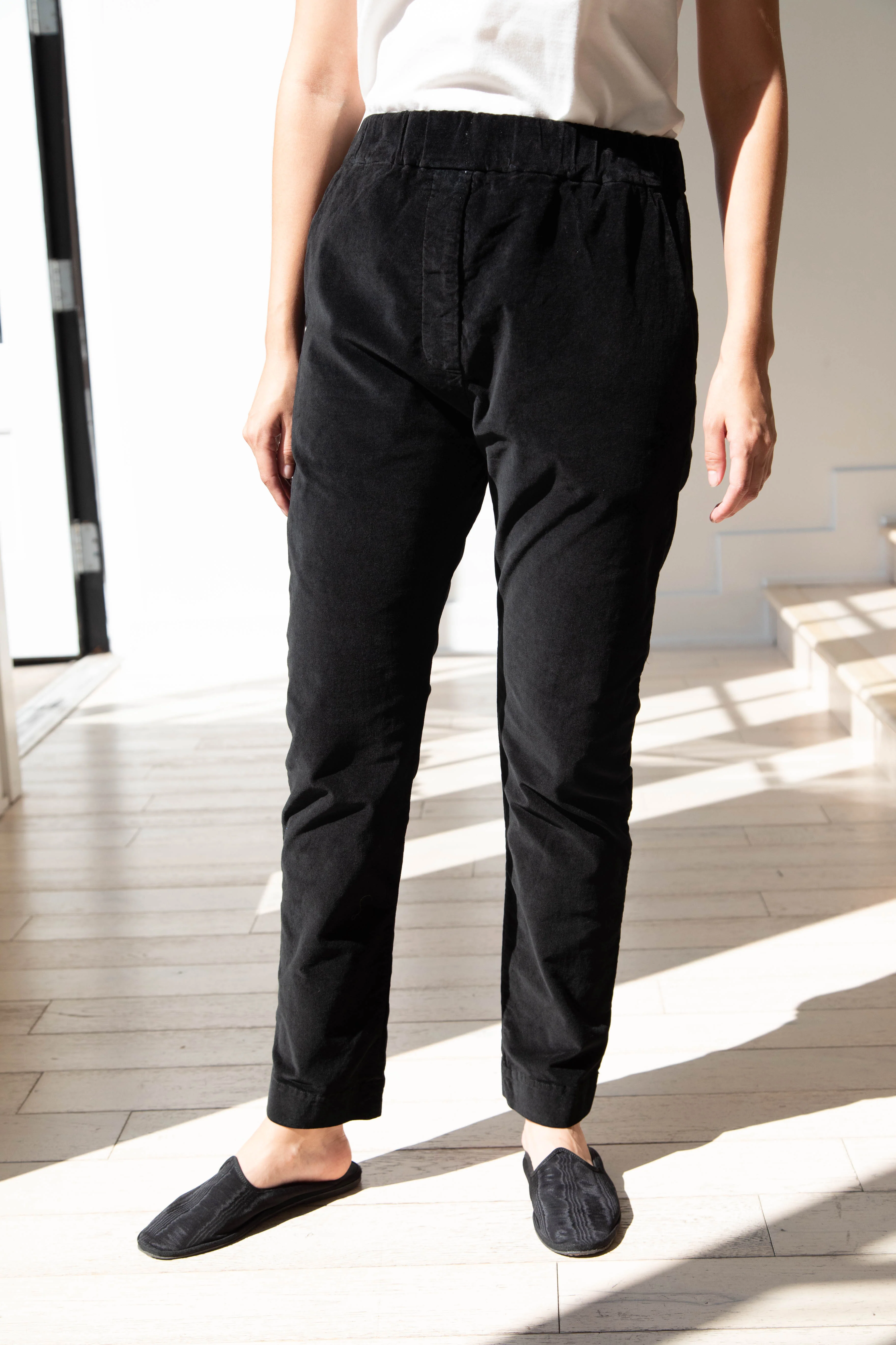 Album di Famiglia | Velvet Slim Trouser in Black - Image 3