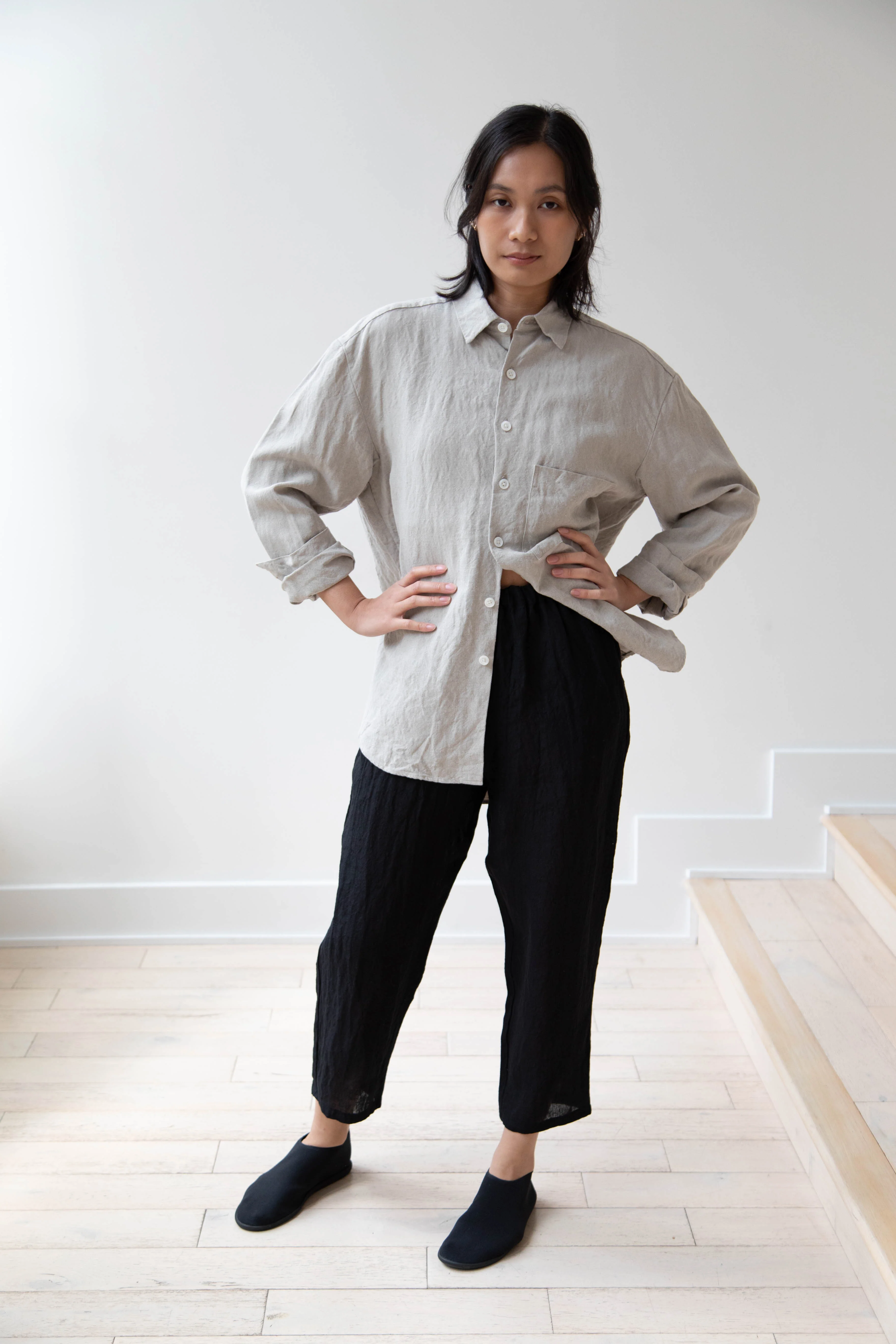 Apuntob | Classic Narrow Trouser in Black Linen - Image 3
