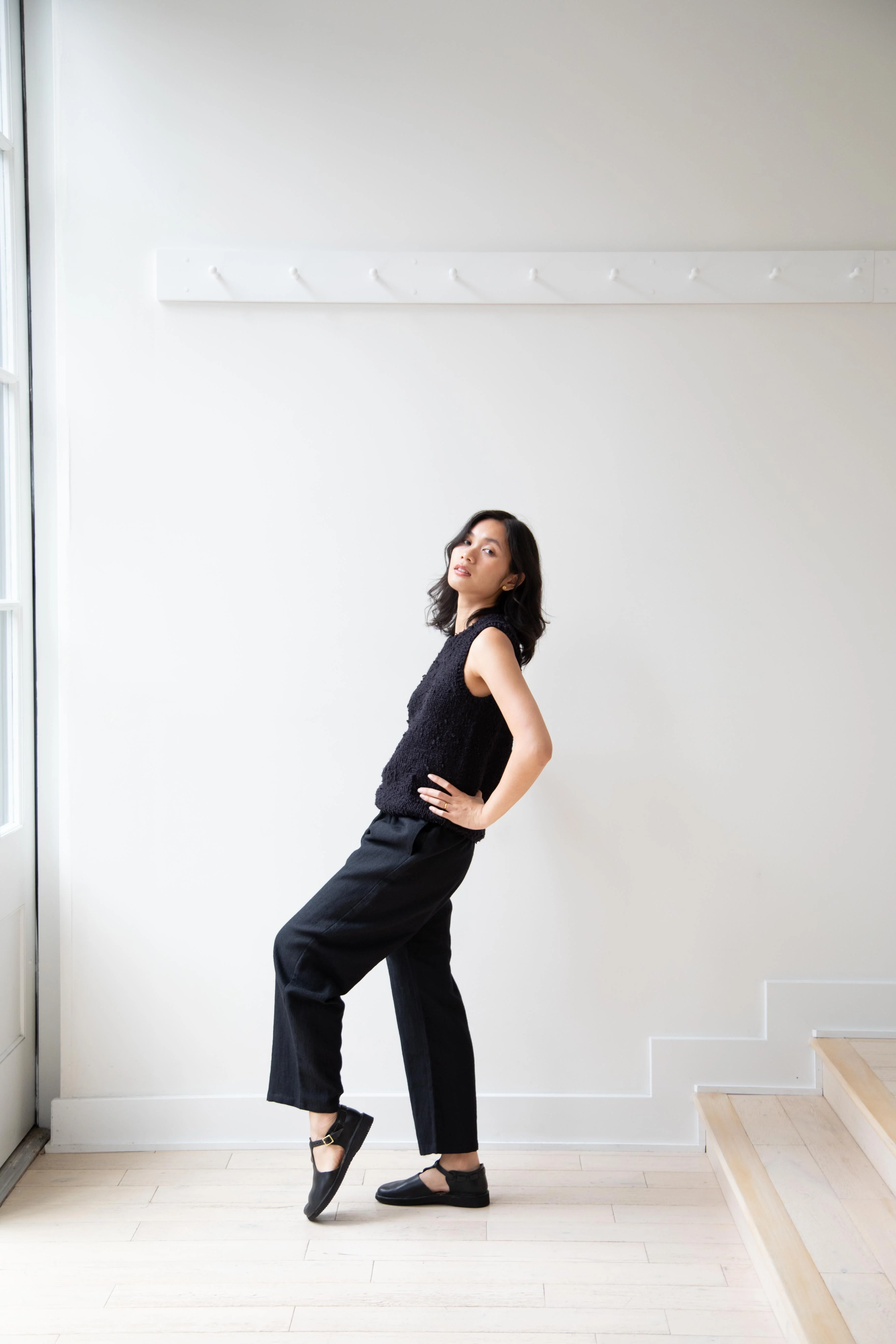 Apuntob | Curved Wool Linen Trouser in Black - Image 26