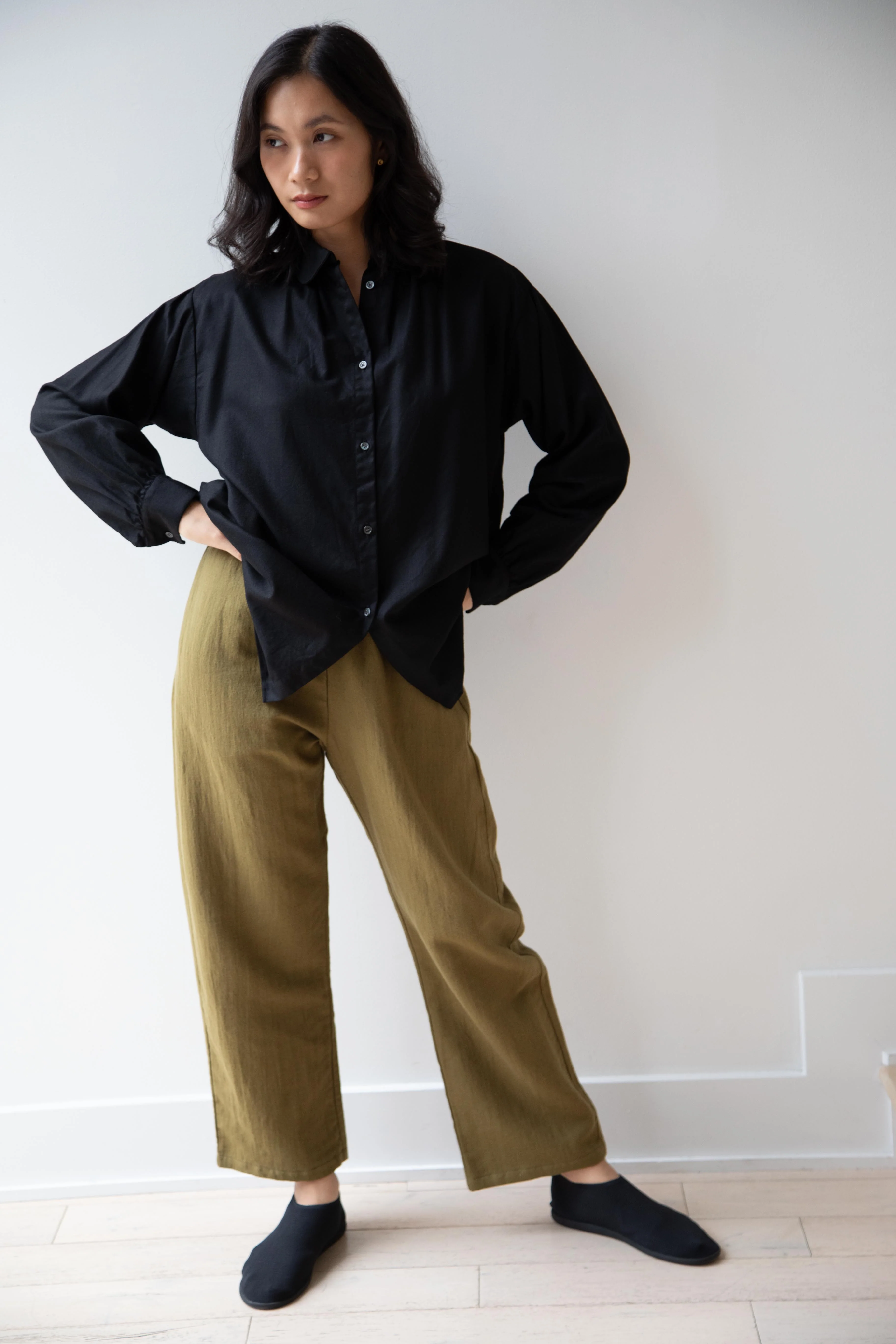 Apuntob | Curved Wool Linen Trouser in Forest - Image 9