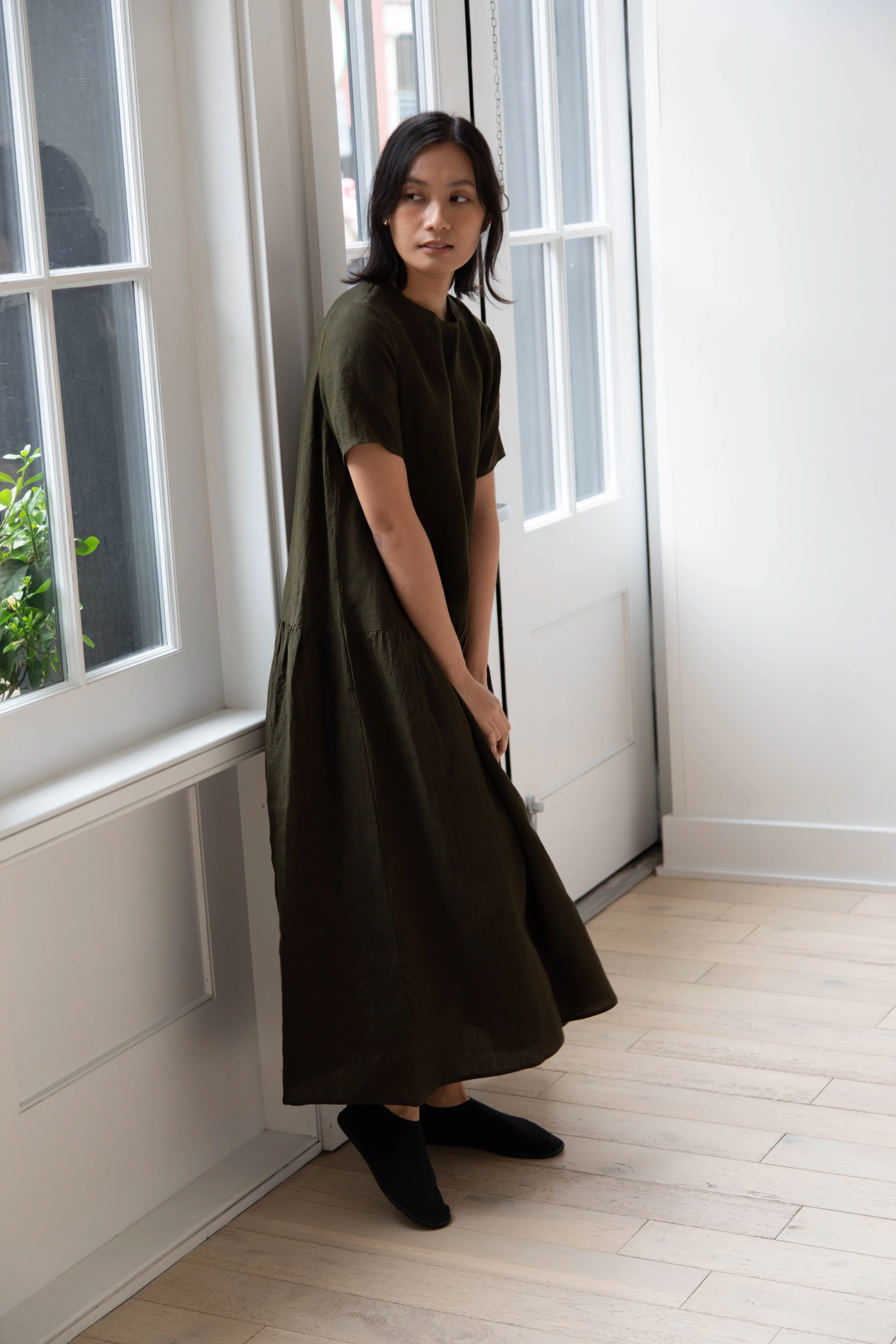 Apuntob | Linen Dress in Olive Green - Image 12