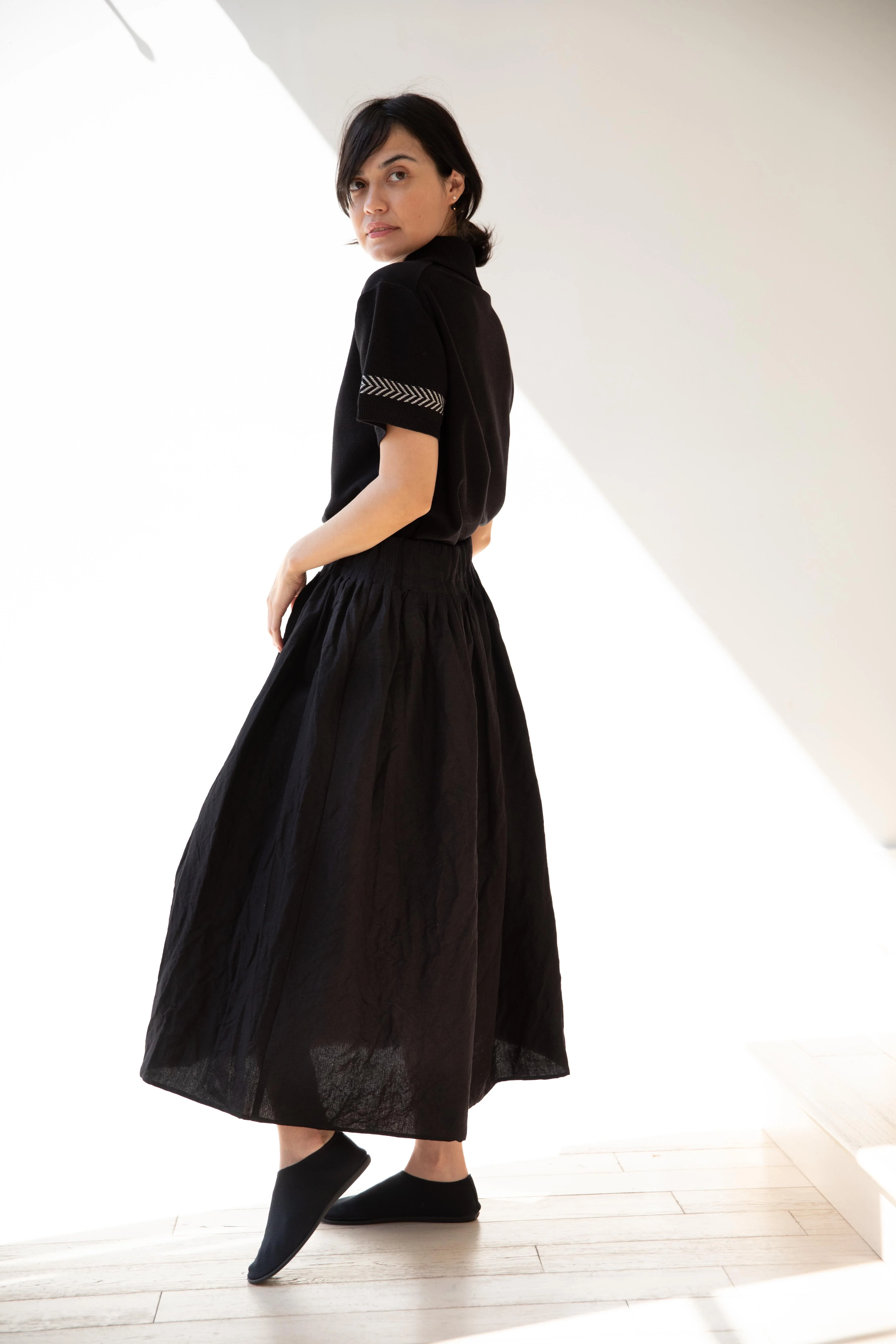 Apuntob | Linen Viscose Skirt in Black - Image 12