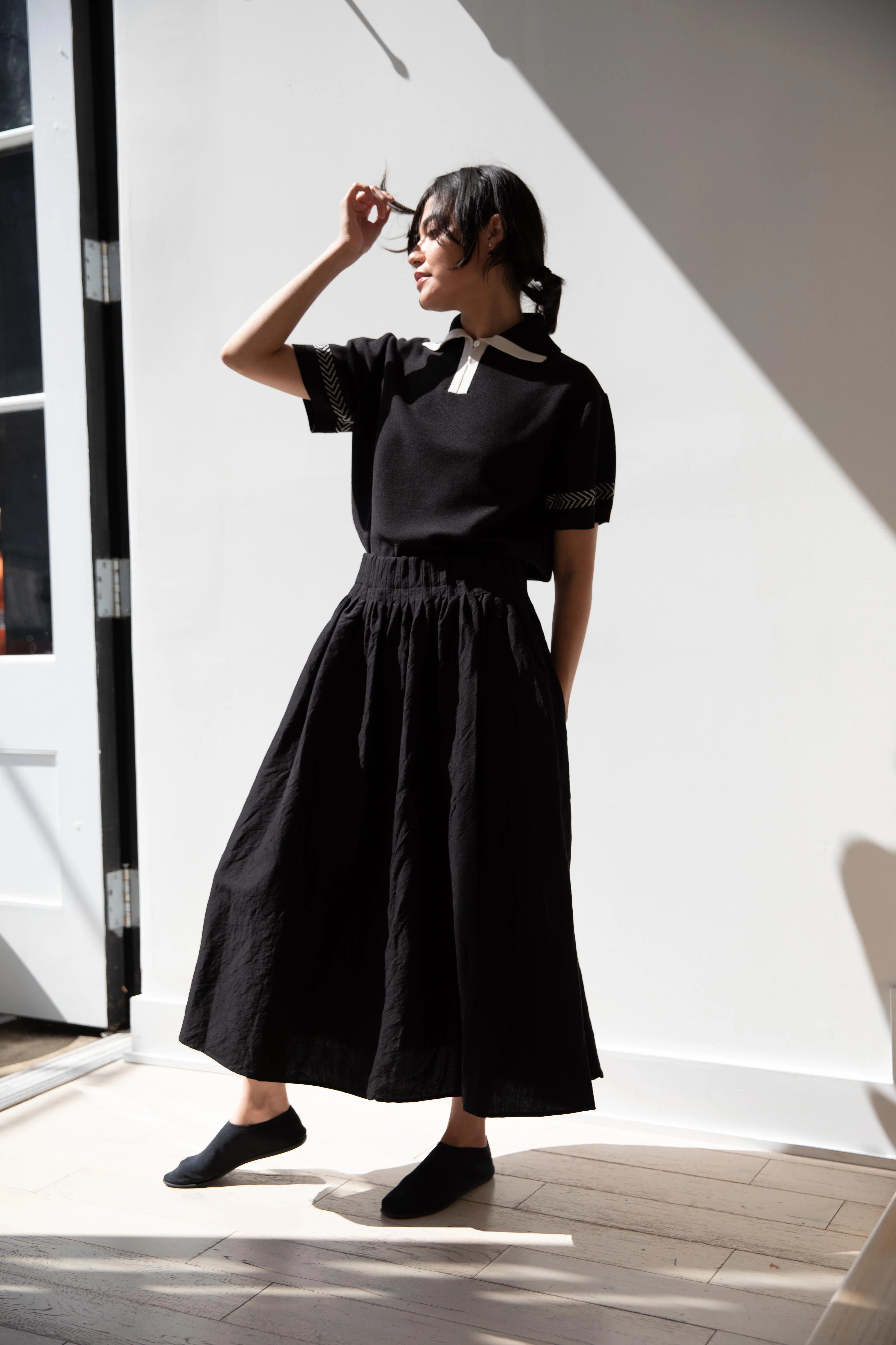 Apuntob | Linen Viscose Skirt in Black - Image 27