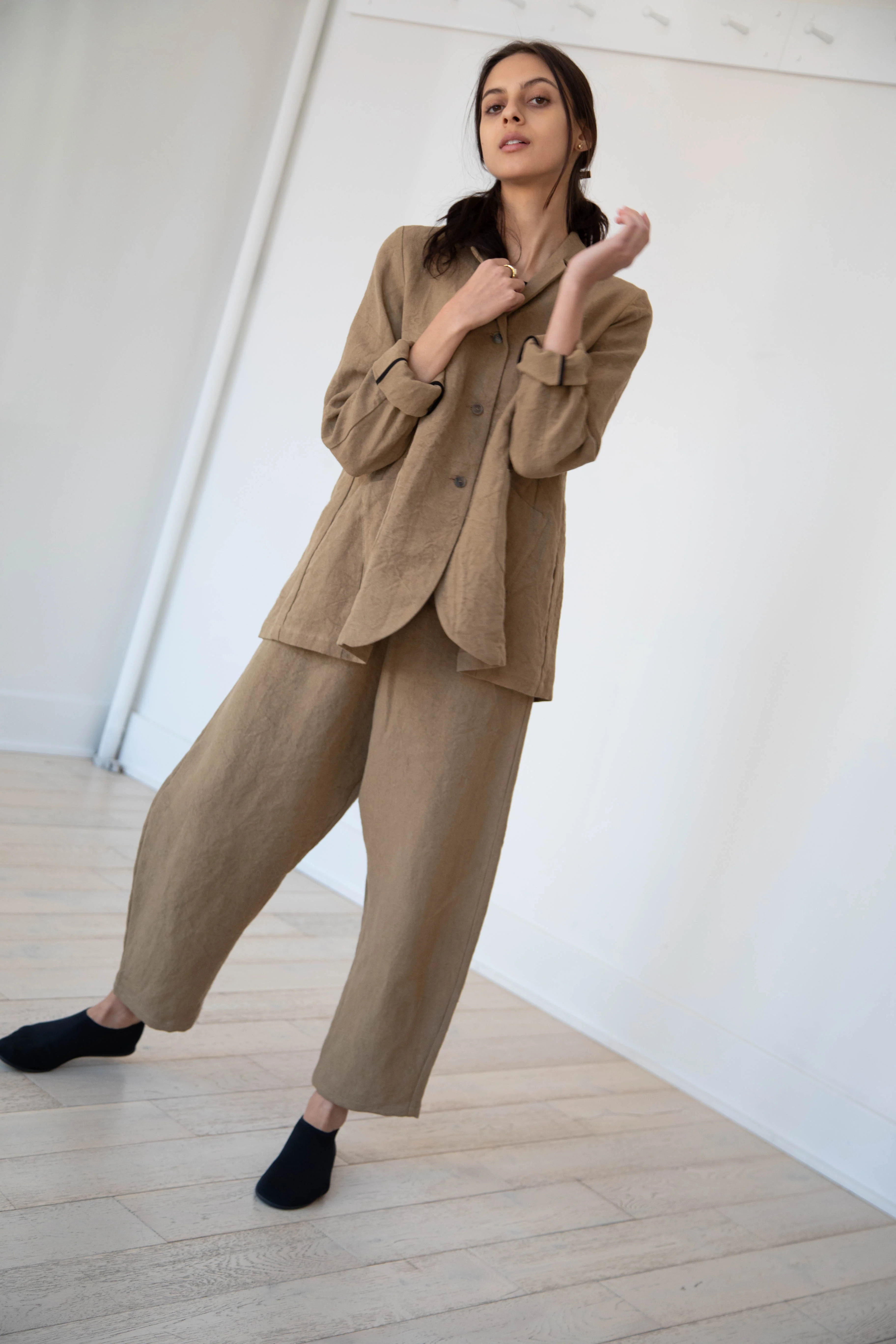 Apuntob | Long Line Blazer in Hazelnut Linen - Image 25