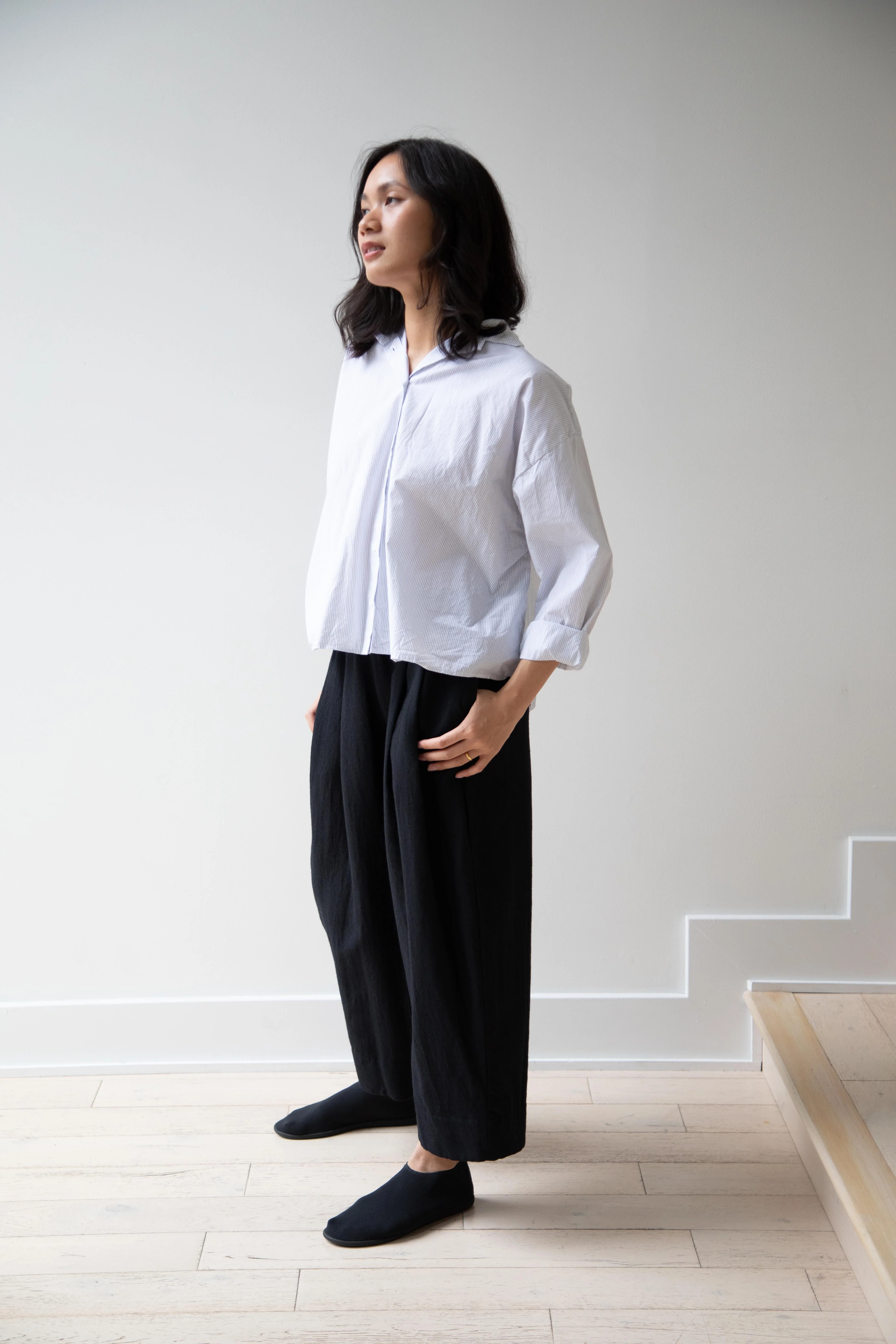 Apuntob | Pleated Linen Wool Trouser in Black - Image 20