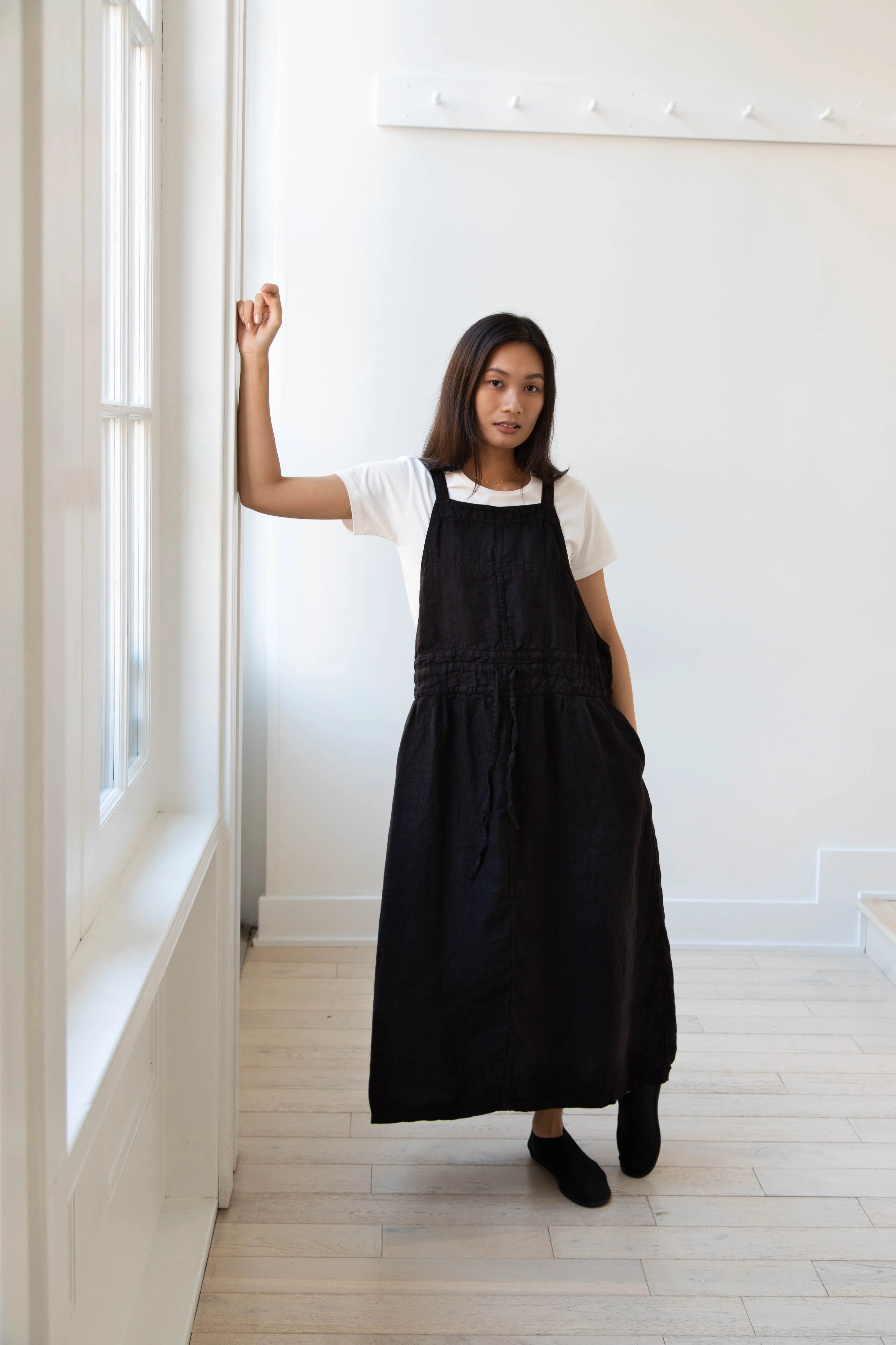 Armen | Linen Apron Dress in Black - Image 10