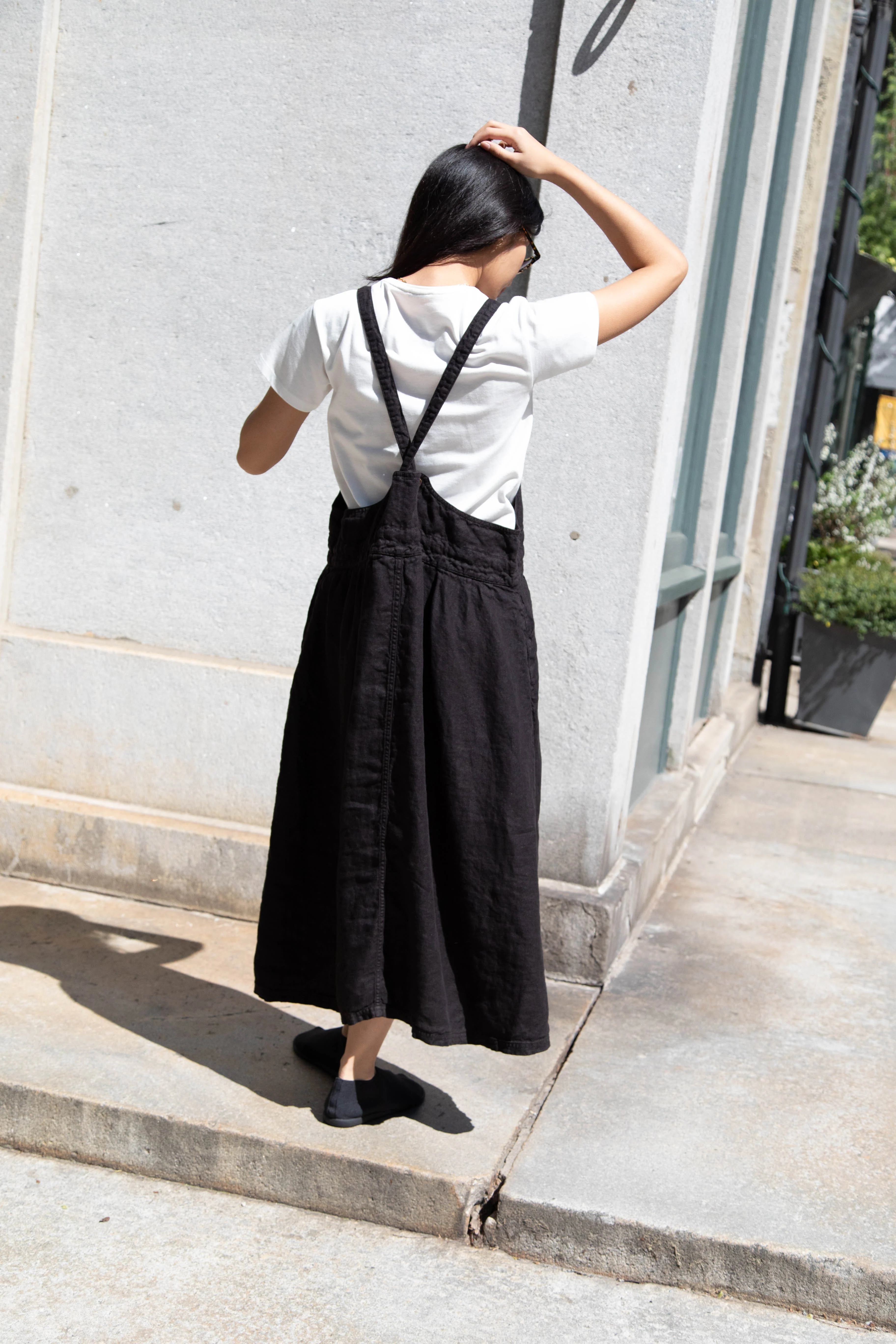Armen | Linen Apron Dress in Black - Image 36