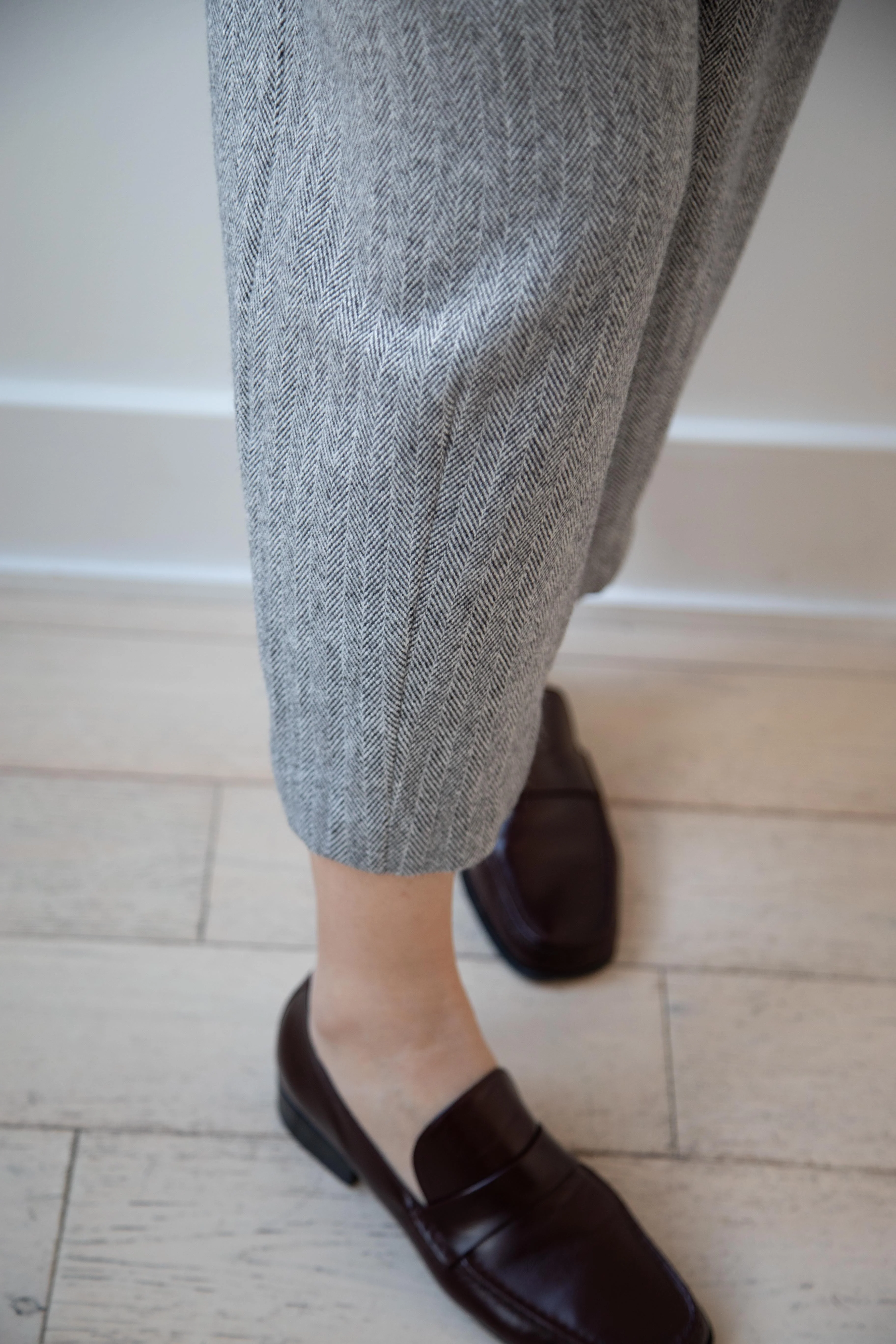 Arts & Science | Hem Easy Dart Pants in Grey Herringbone - Image 20