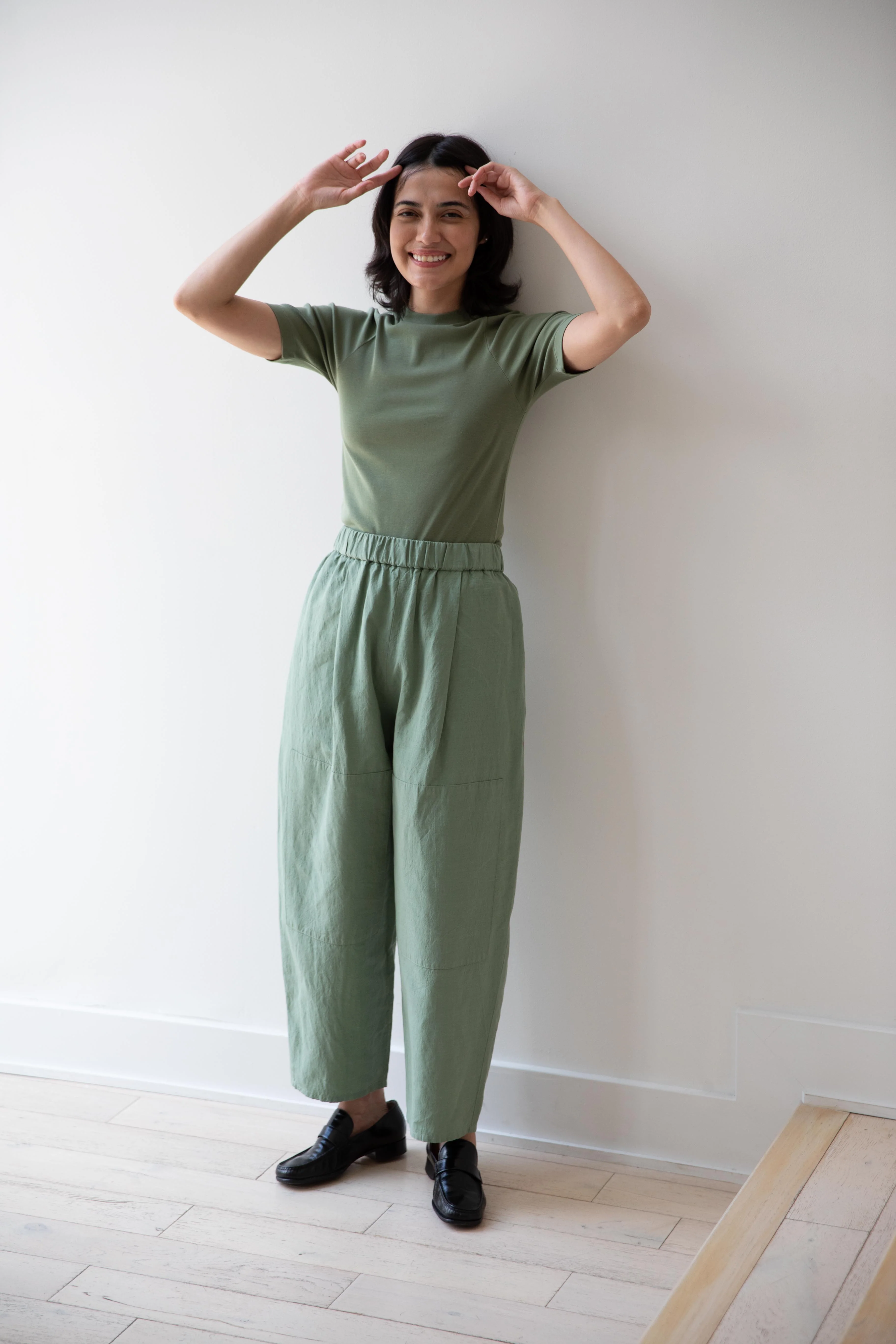 Arts & Science | One Tuck Relax Fit Pants in Light Green - Image 3