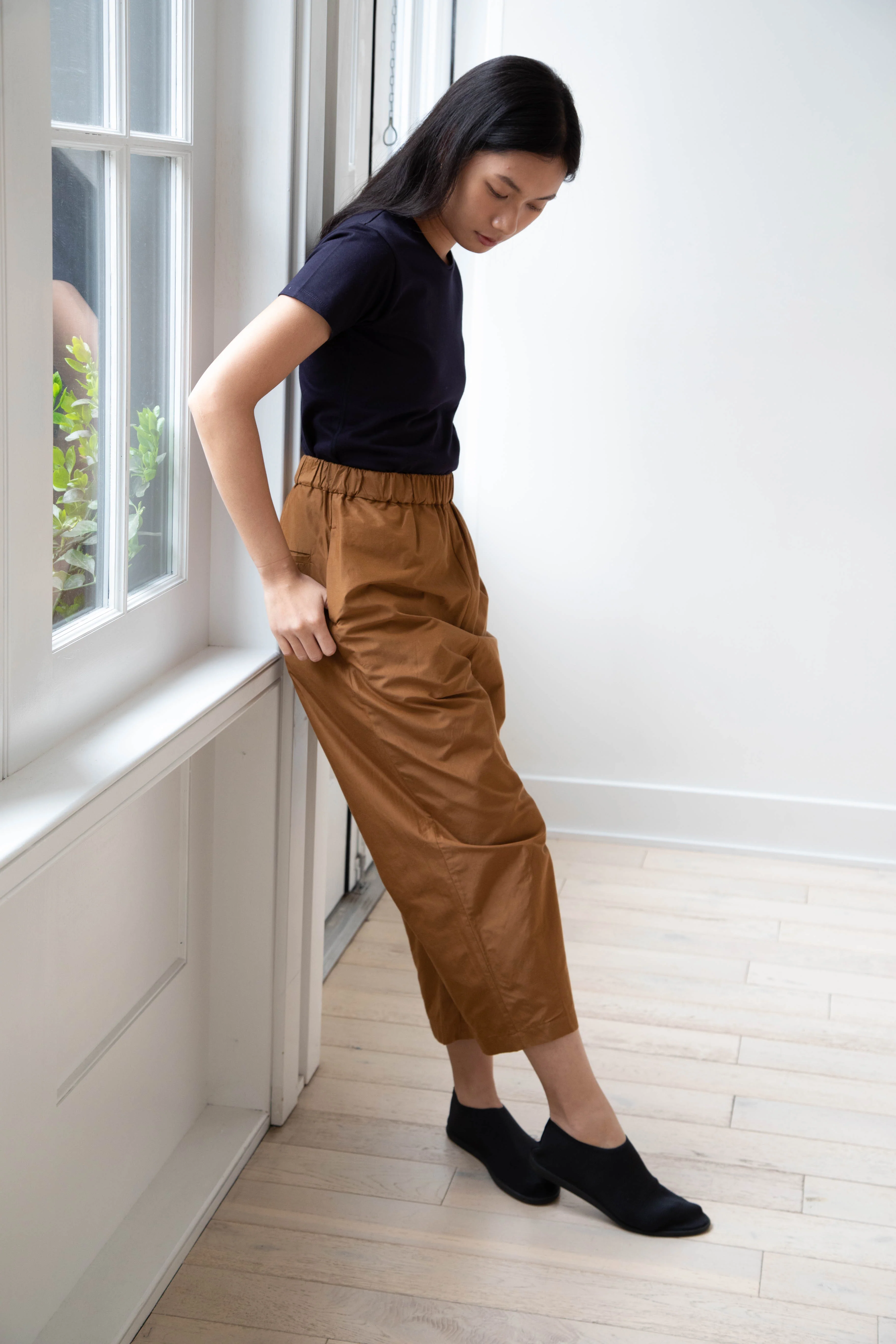 Arts & Science | Silk Cotton Taffeta Hem Dart Easy Pants in Dark Caramel - Image 11