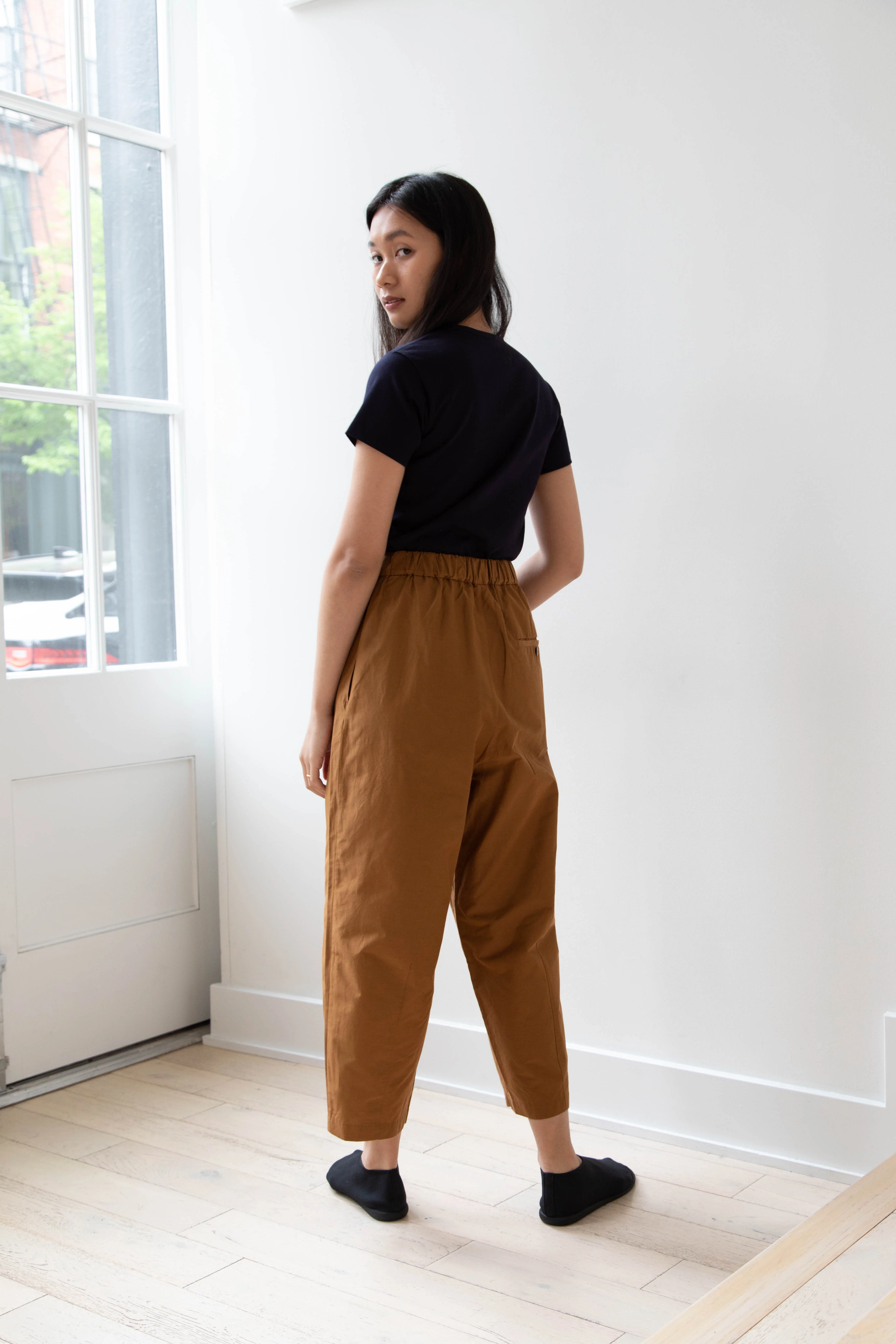 Arts & Science | Silk Cotton Taffeta Hem Dart Easy Pants in Dark Caramel - Image 15
