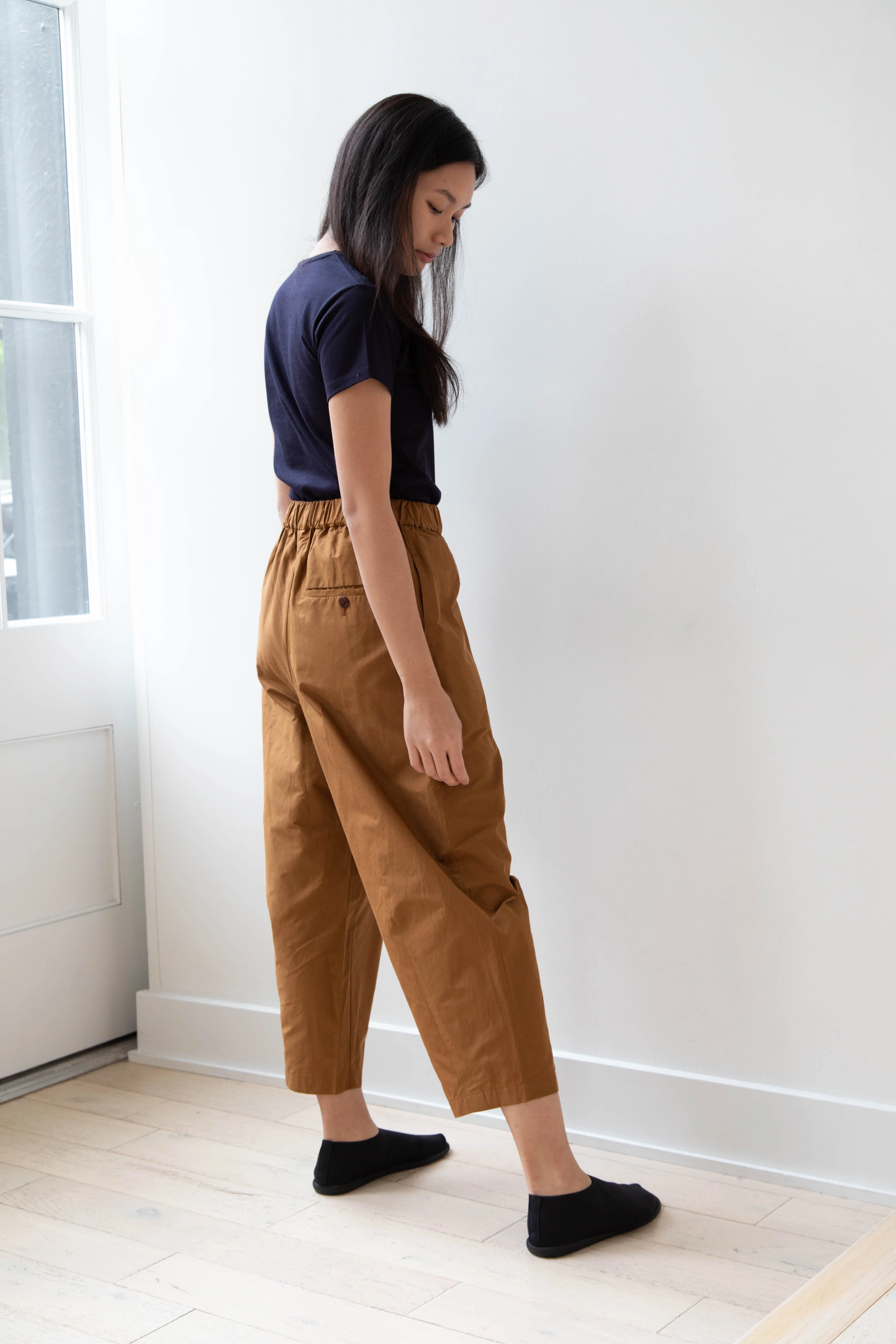 Arts & Science | Silk Cotton Taffeta Hem Dart Easy Pants in Dark Caramel - Image 16