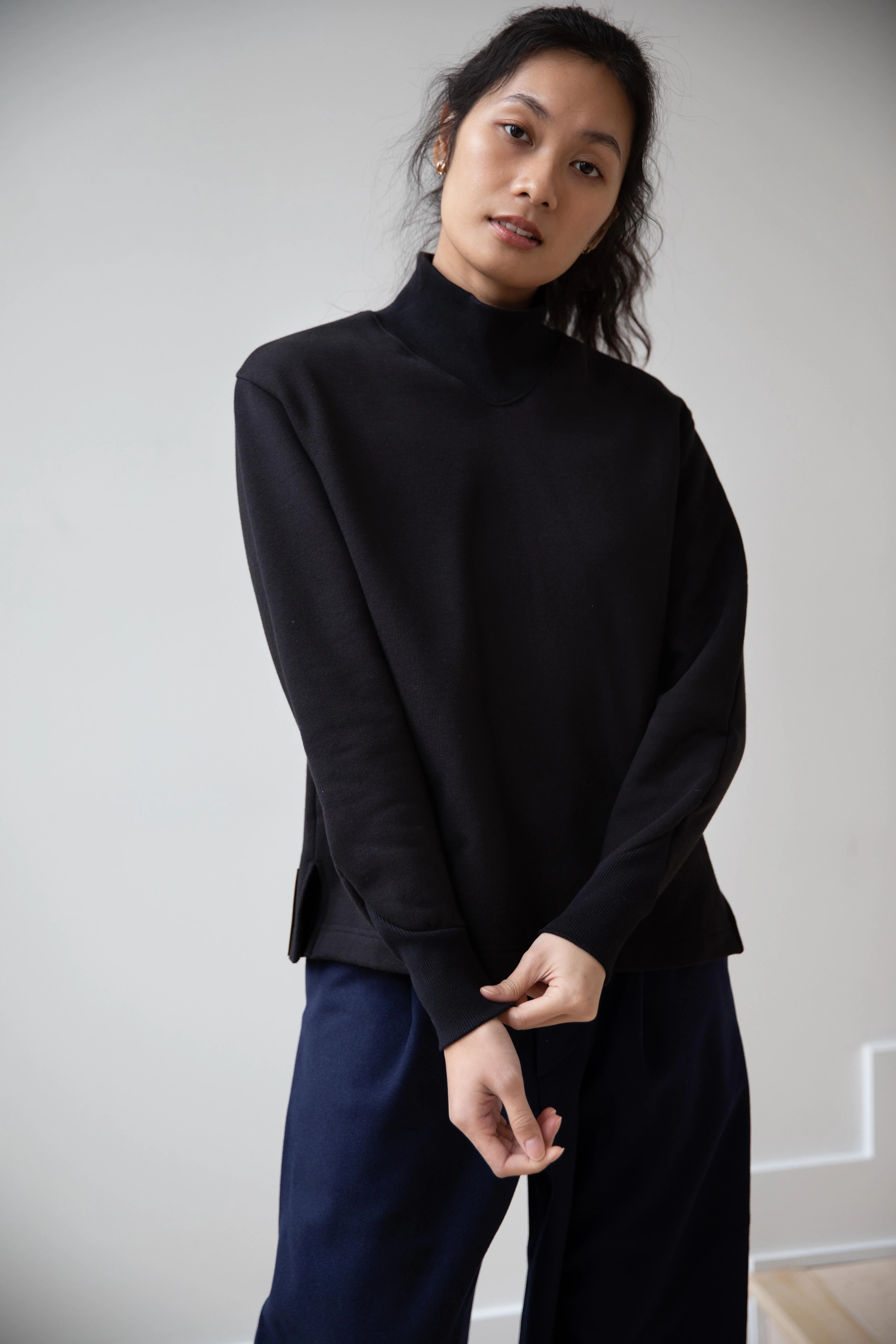 Aseedonclöud | HW Turtleneck Sweatshirt in Black - Image 10