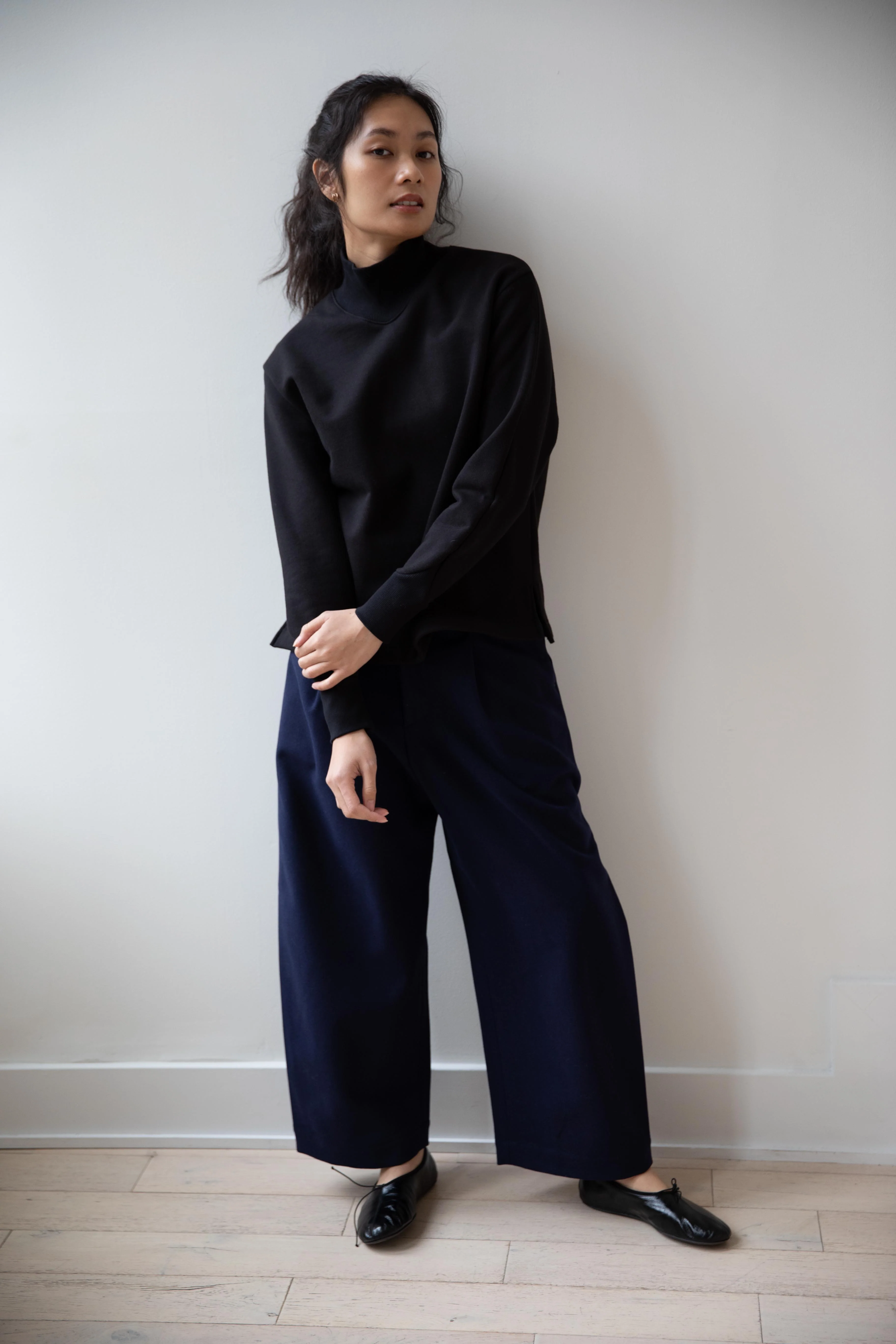 Aseedonclöud | HW Turtleneck Sweatshirt in Black - Image 4