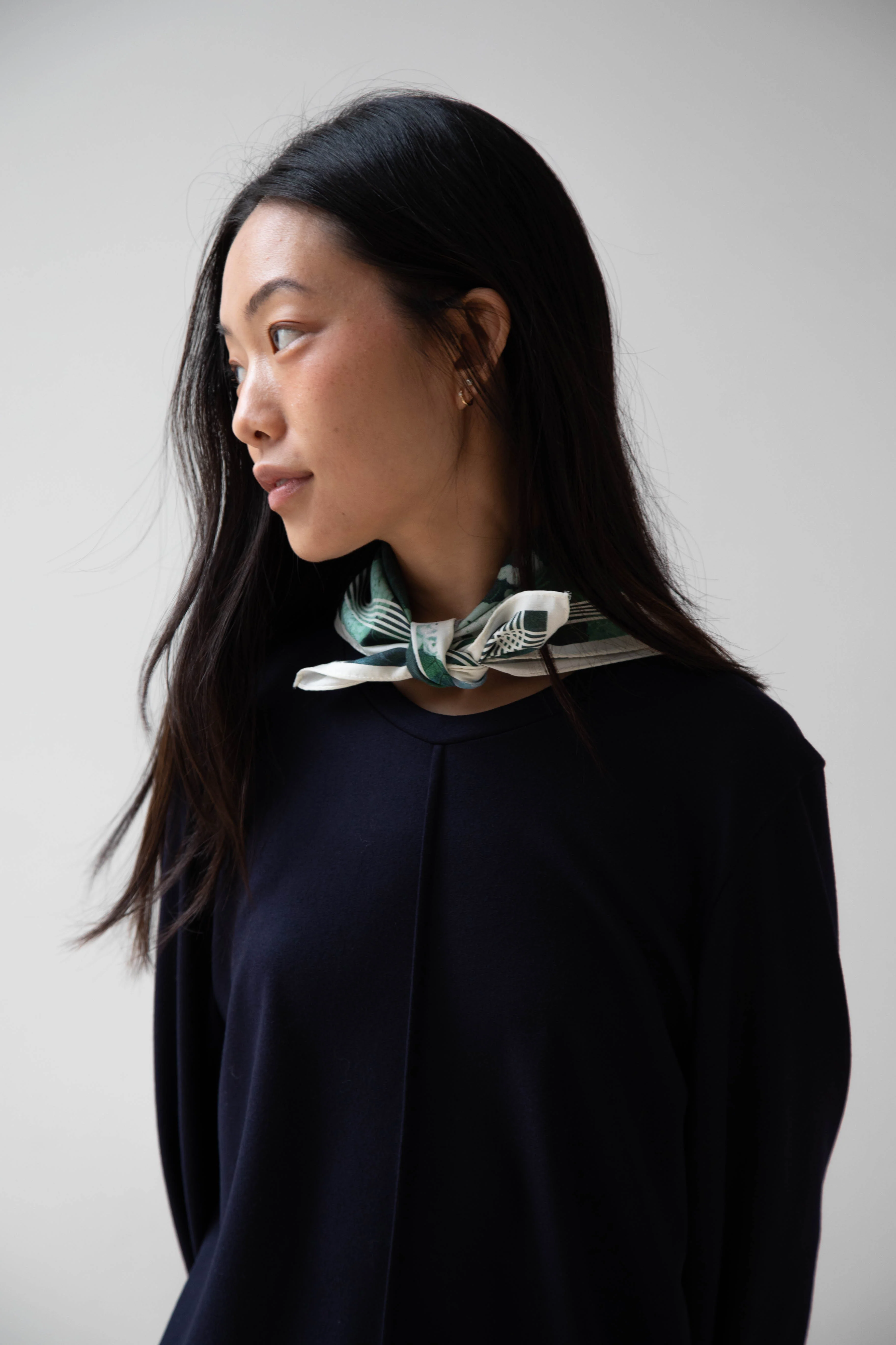 Aseedonclöud Hydrangea Scarf in Cotton Silk - Image 3