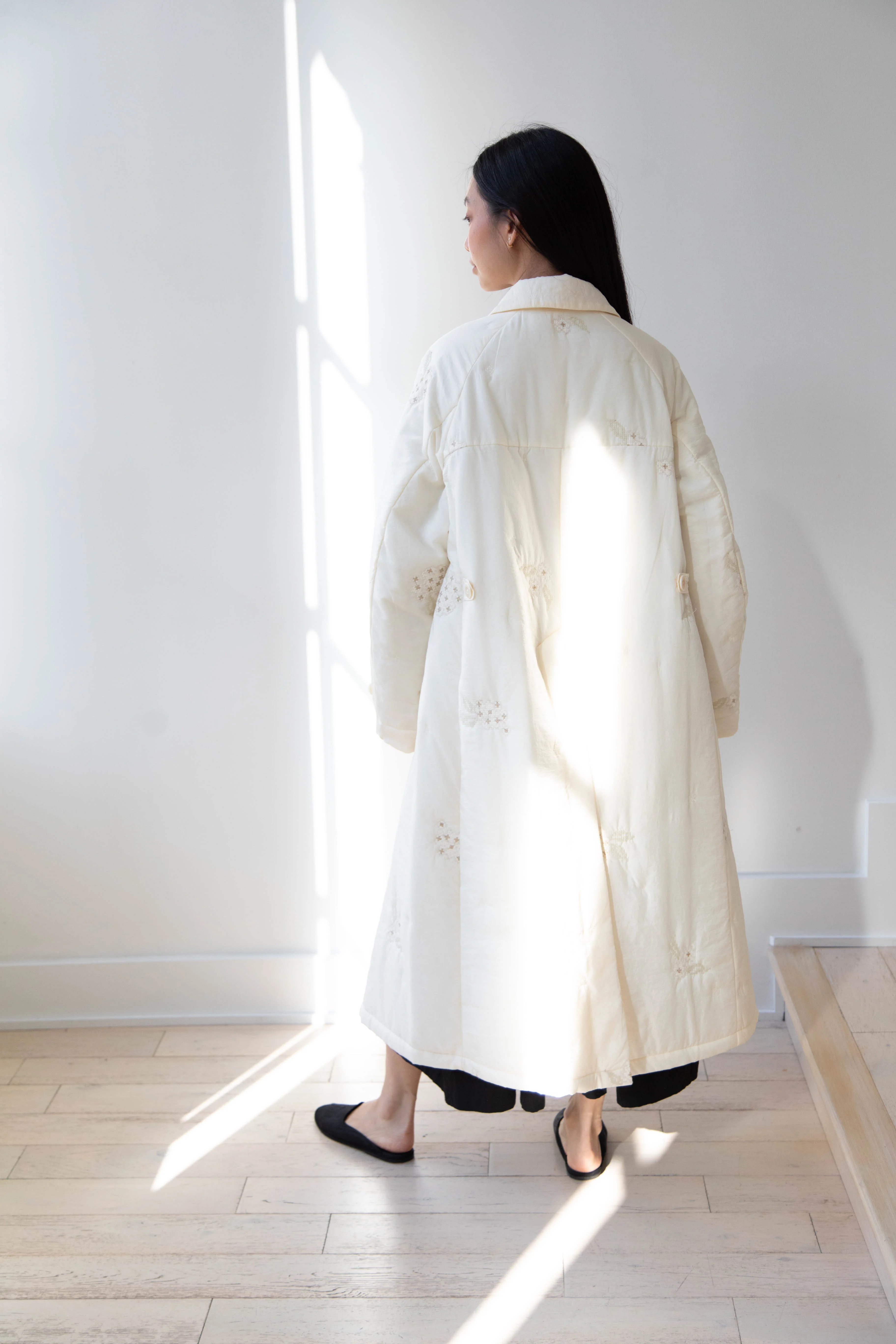 Aseedonclöud | Sankayo Embroidered Laboratory Coat in Ivory - Image 25