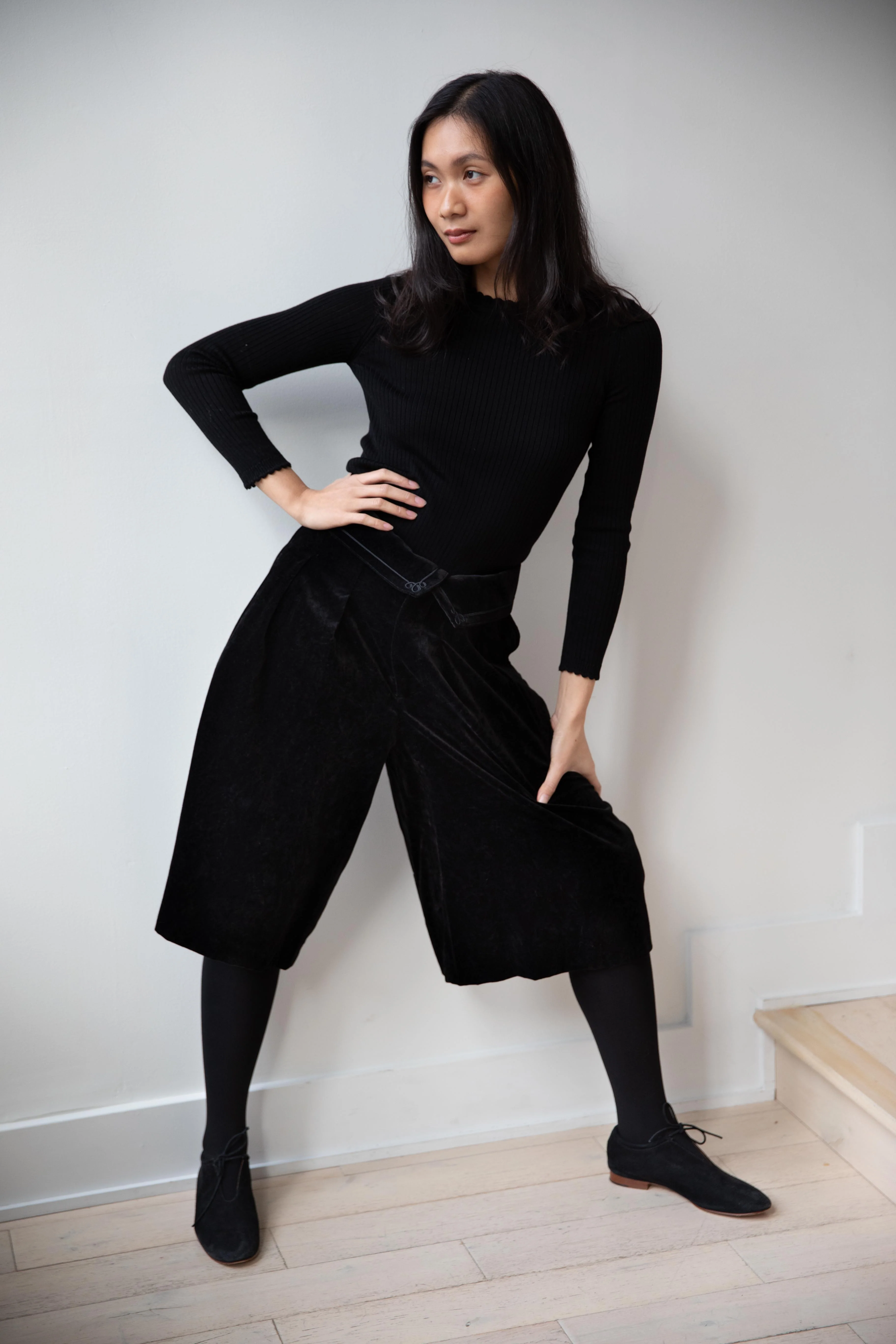 Aseedonclöud | Seiyakou Uniform Short Trousers in Black Velvet - Image 16