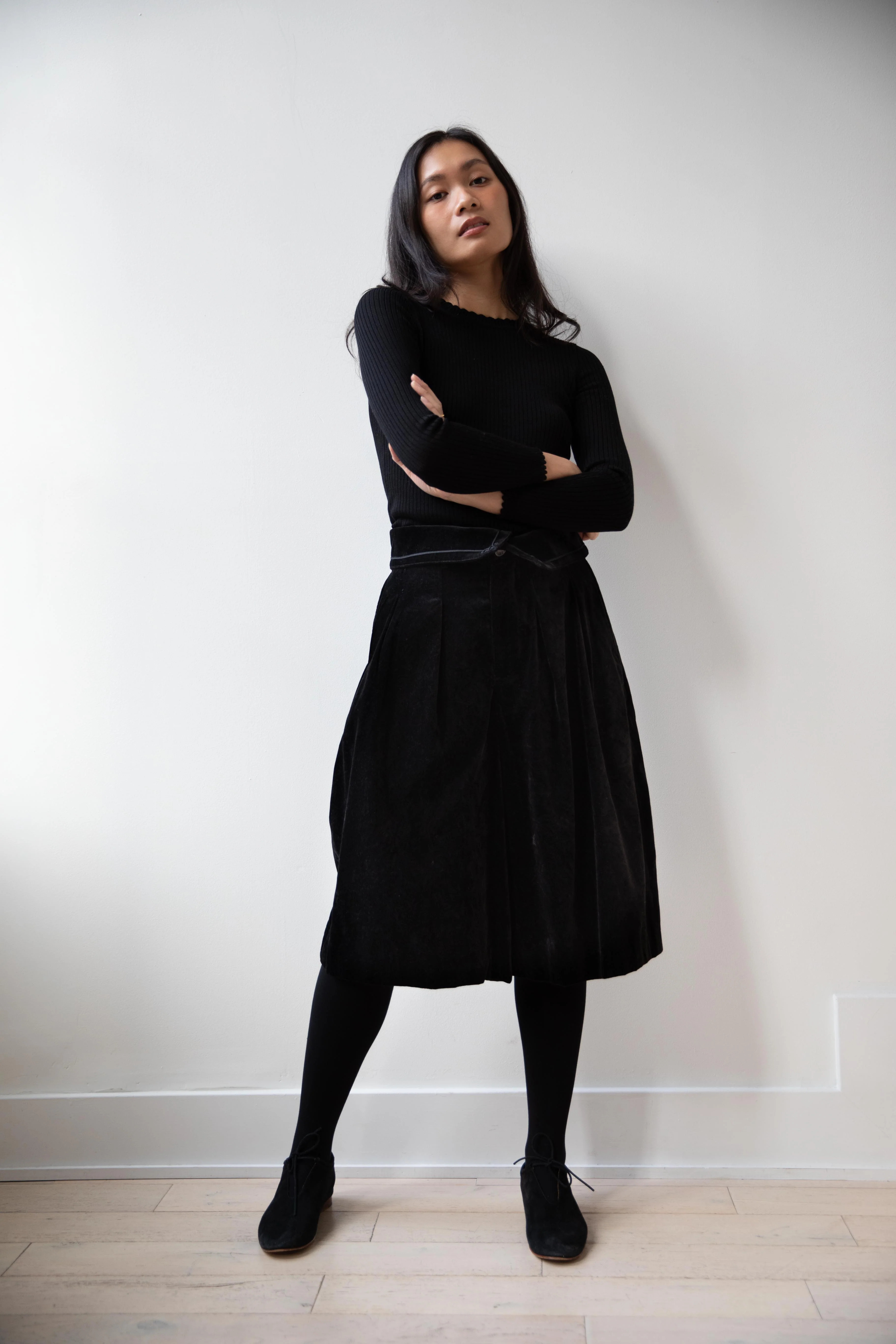 Aseedonclöud | Seiyakou Uniform Short Trousers in Black Velvet - Image 23