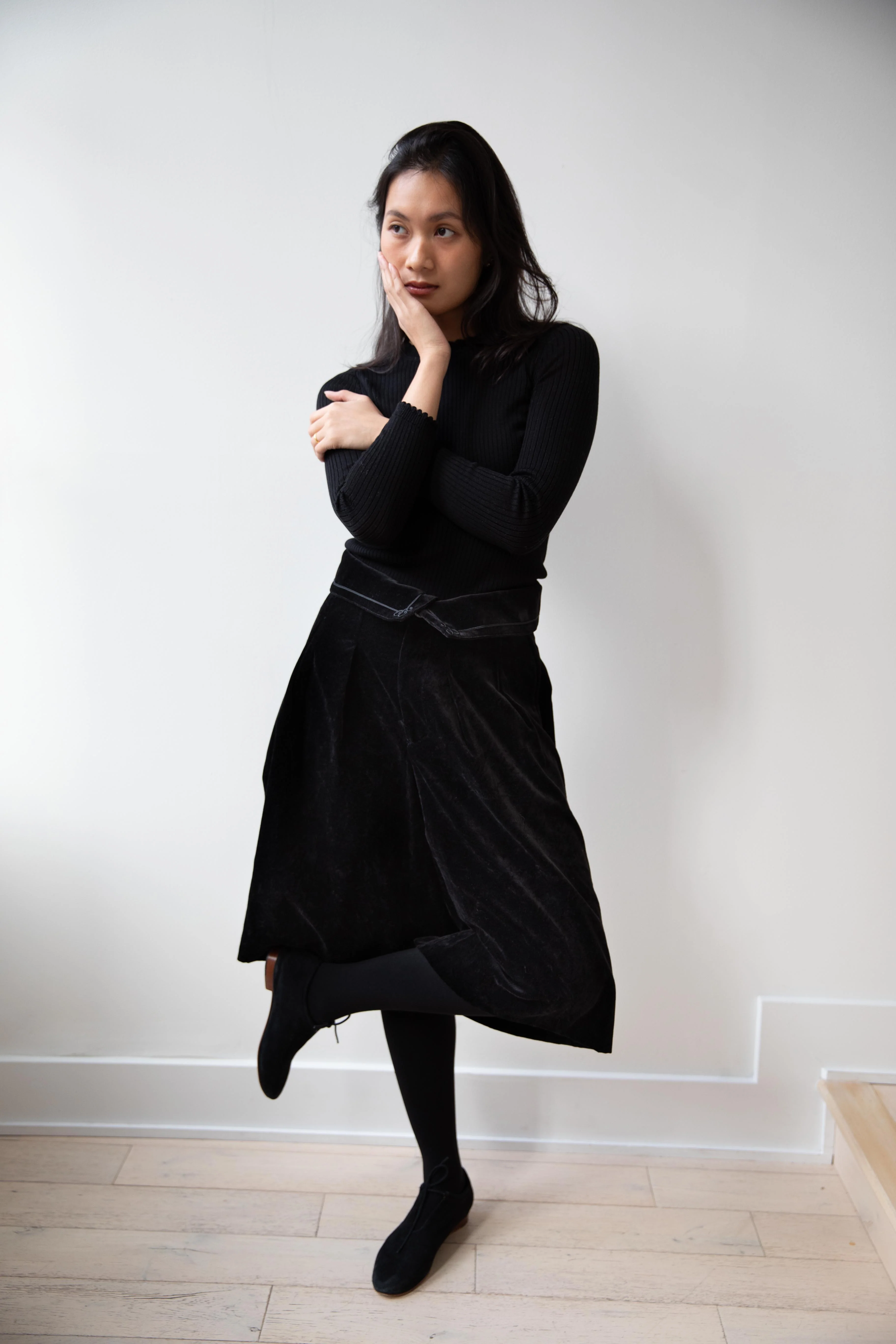 Aseedonclöud | Seiyakou Uniform Short Trousers in Black Velvet - Image 29