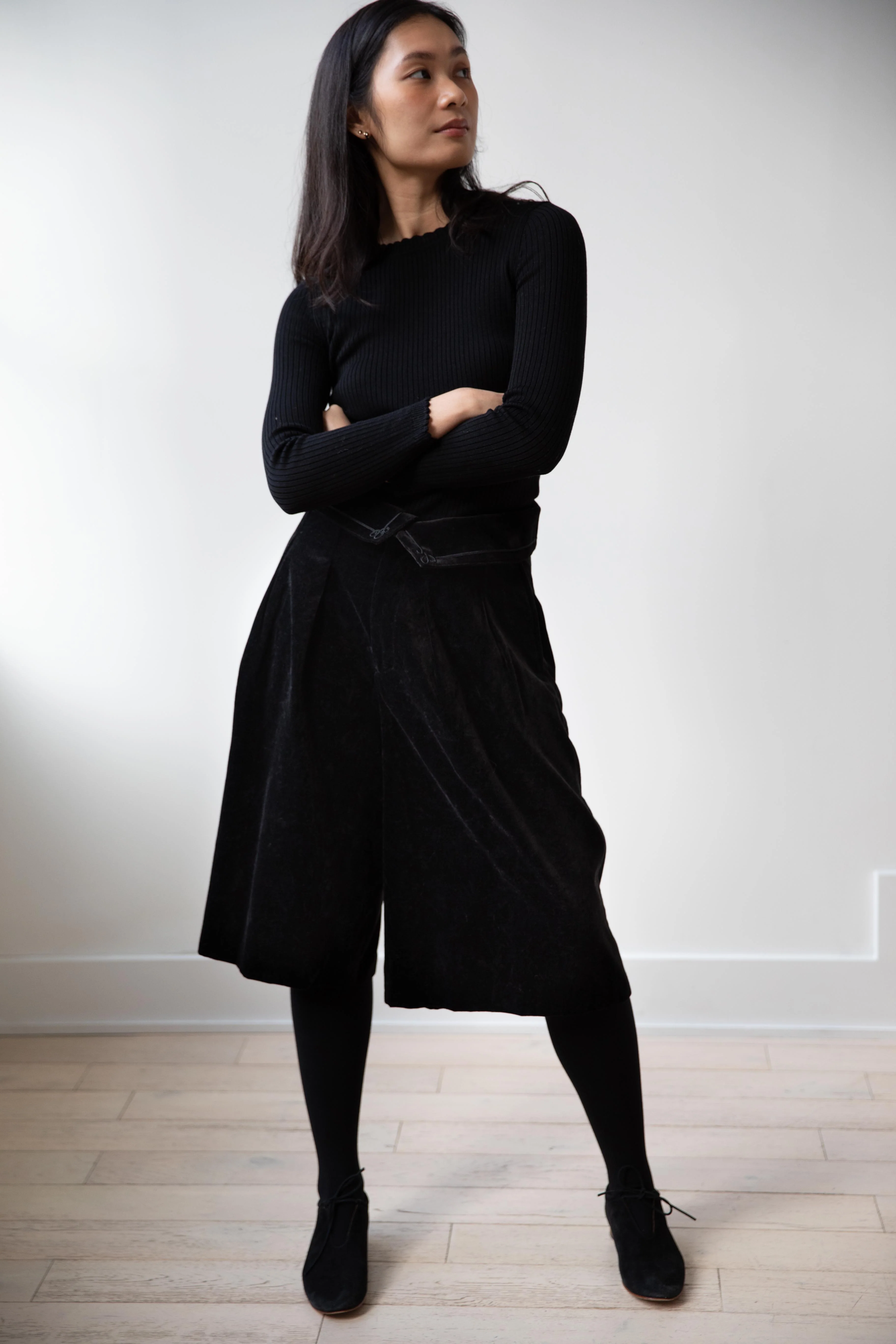 Aseedonclöud | Seiyakou Uniform Short Trousers in Black Velvet - Image 9