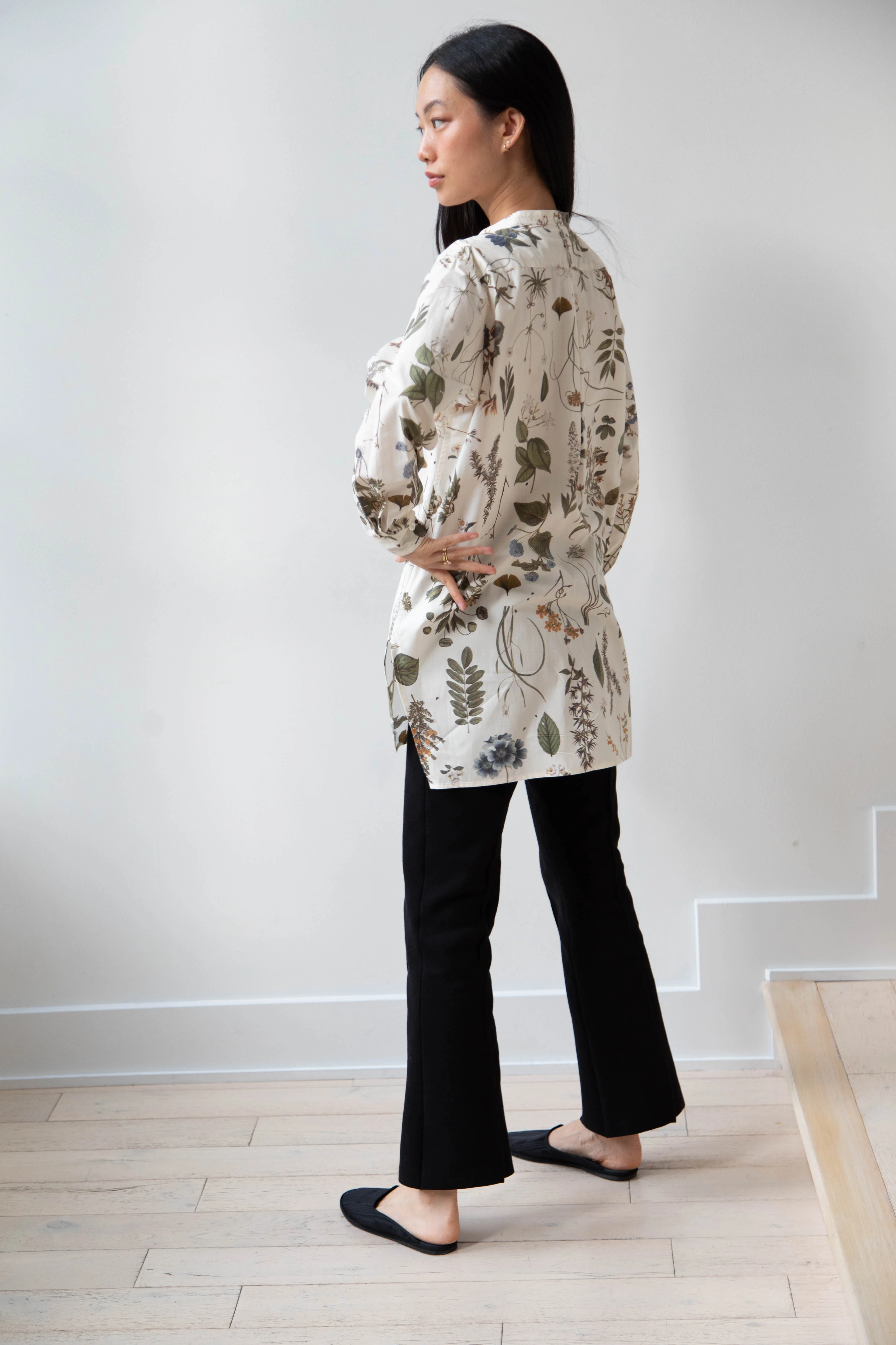 Aseedonclöud | Standard Shirt in Tea Garden Flower Print - Image 17