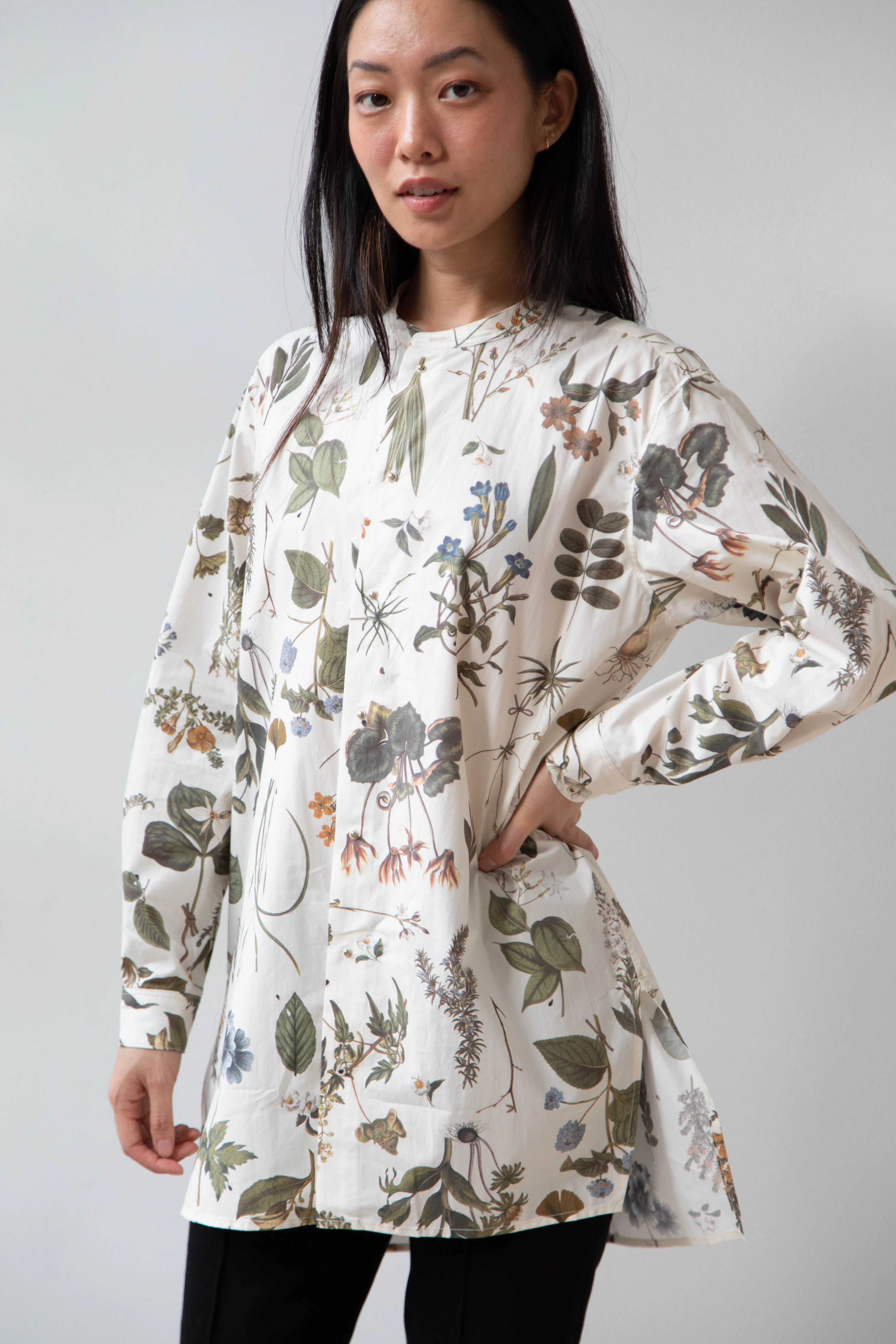 Aseedonclöud | Standard Shirt in Tea Garden Flower Print - Image 22