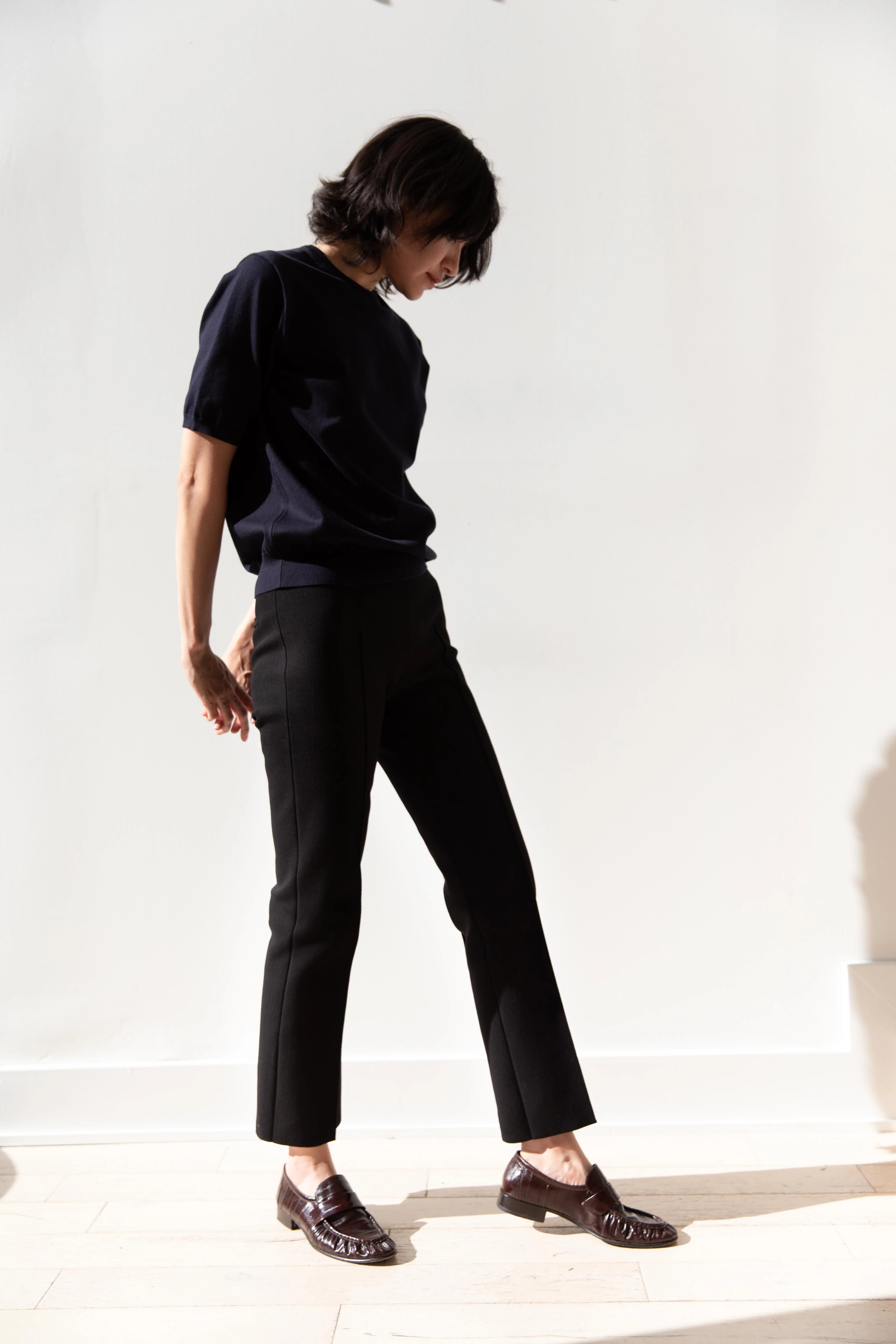 Aton | Fine Crewneck Short Sleeve Sweater in Navy - Image 15