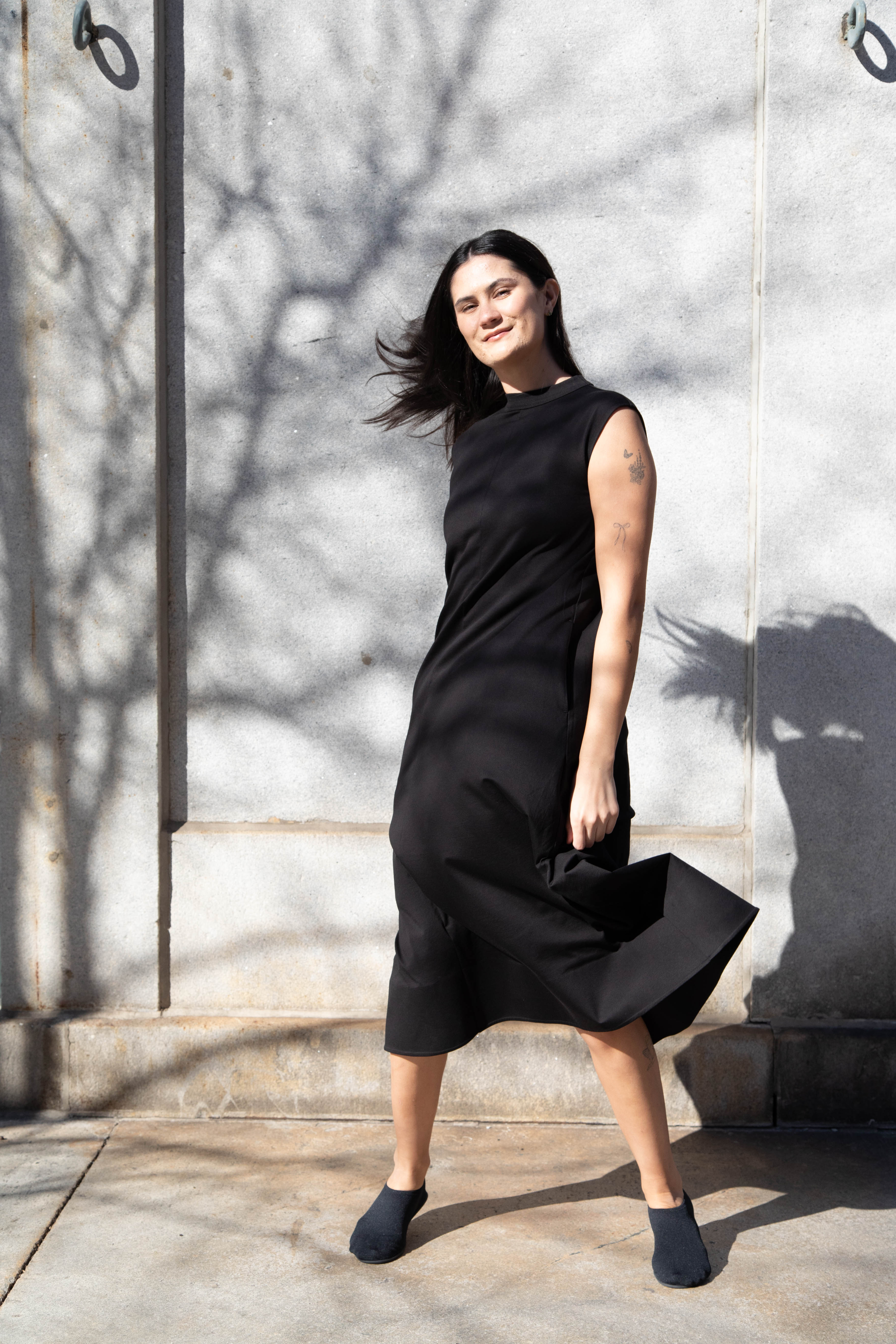 Aton | Sleeveless Dress in Black - Image 15