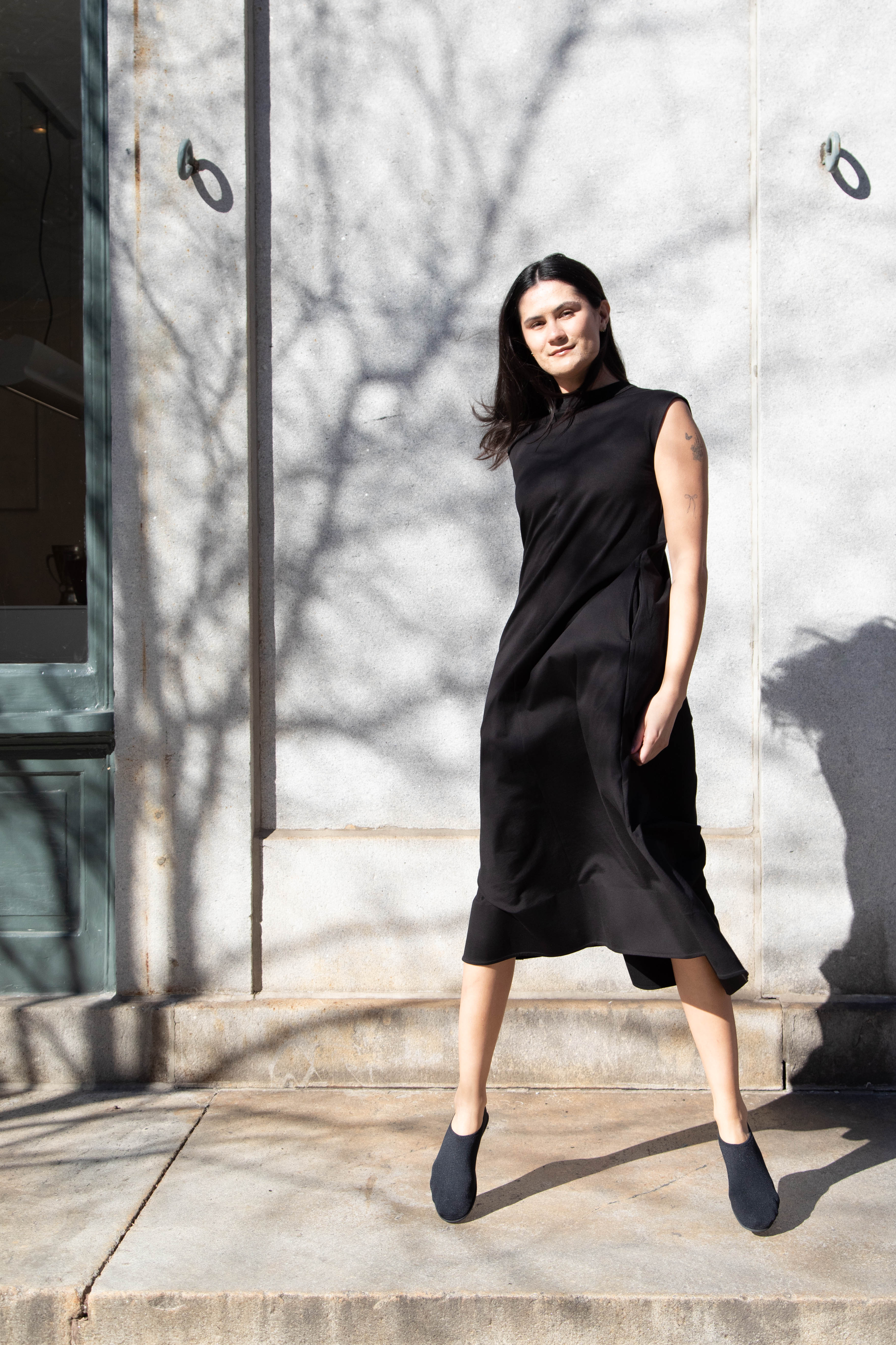 Aton | Sleeveless Dress in Black - Image 3