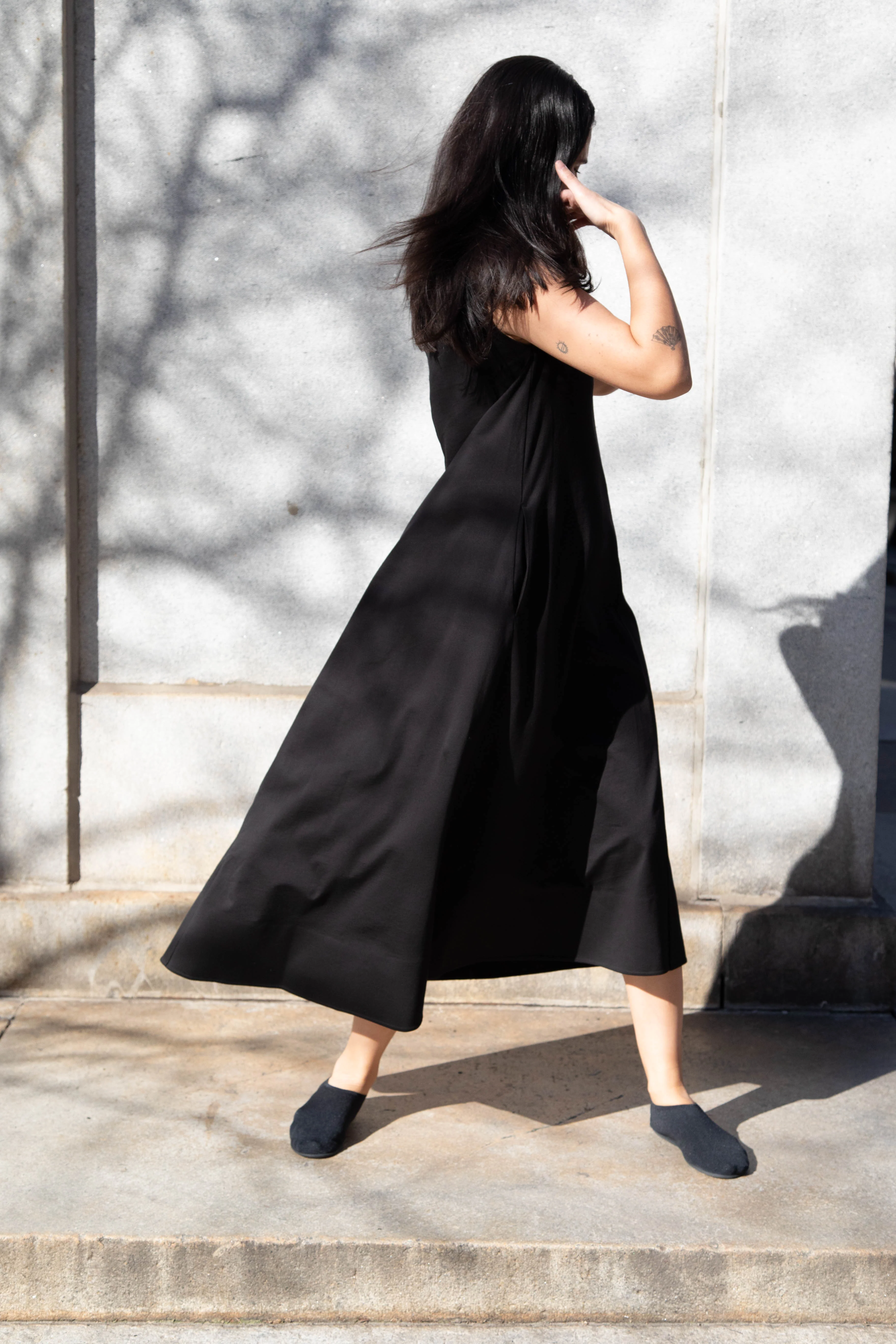 Aton | Sleeveless Dress in Black - Image 4