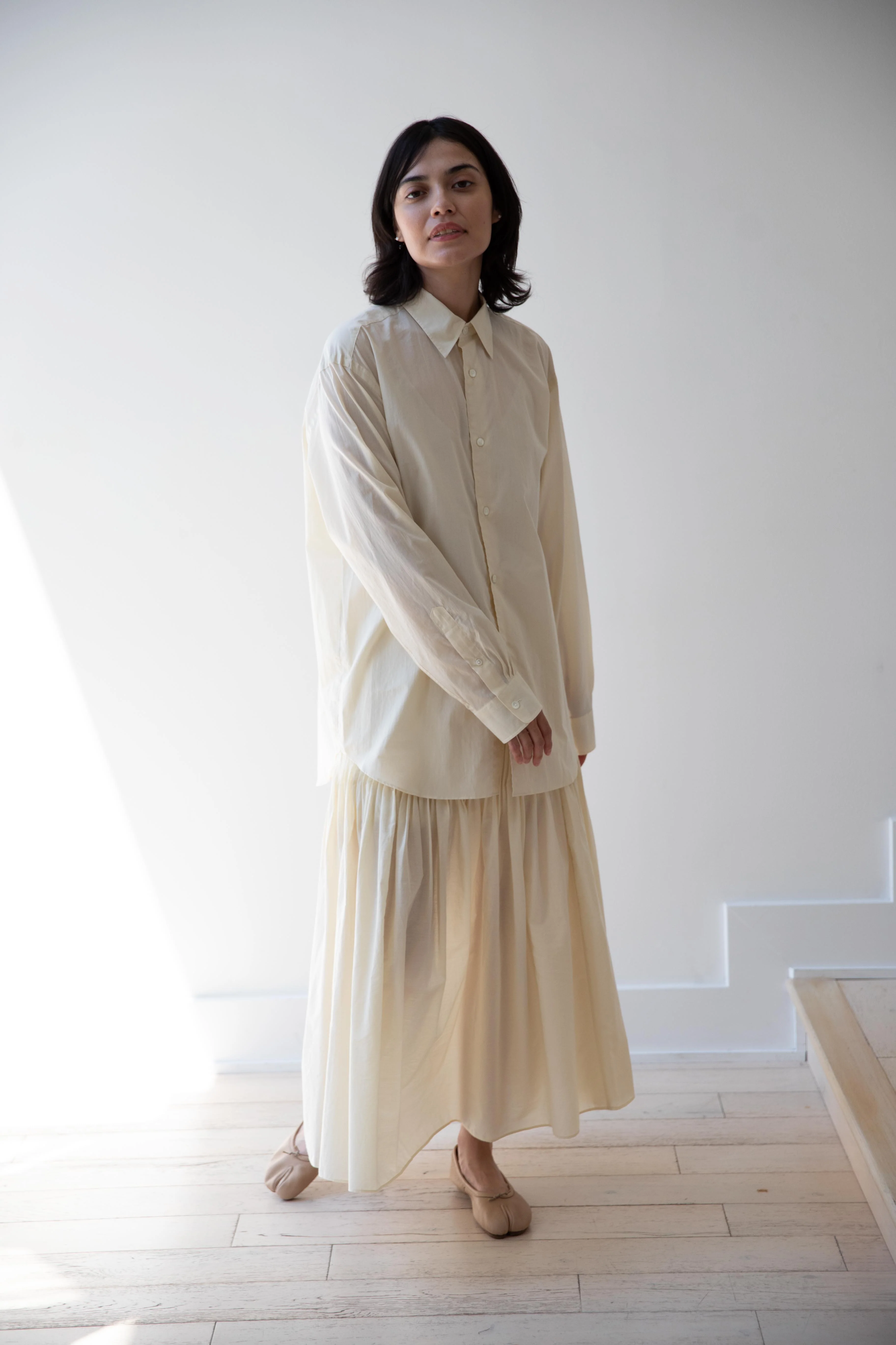Auralee | Cotton Lawn Shirt in Ivory White - Image 32
