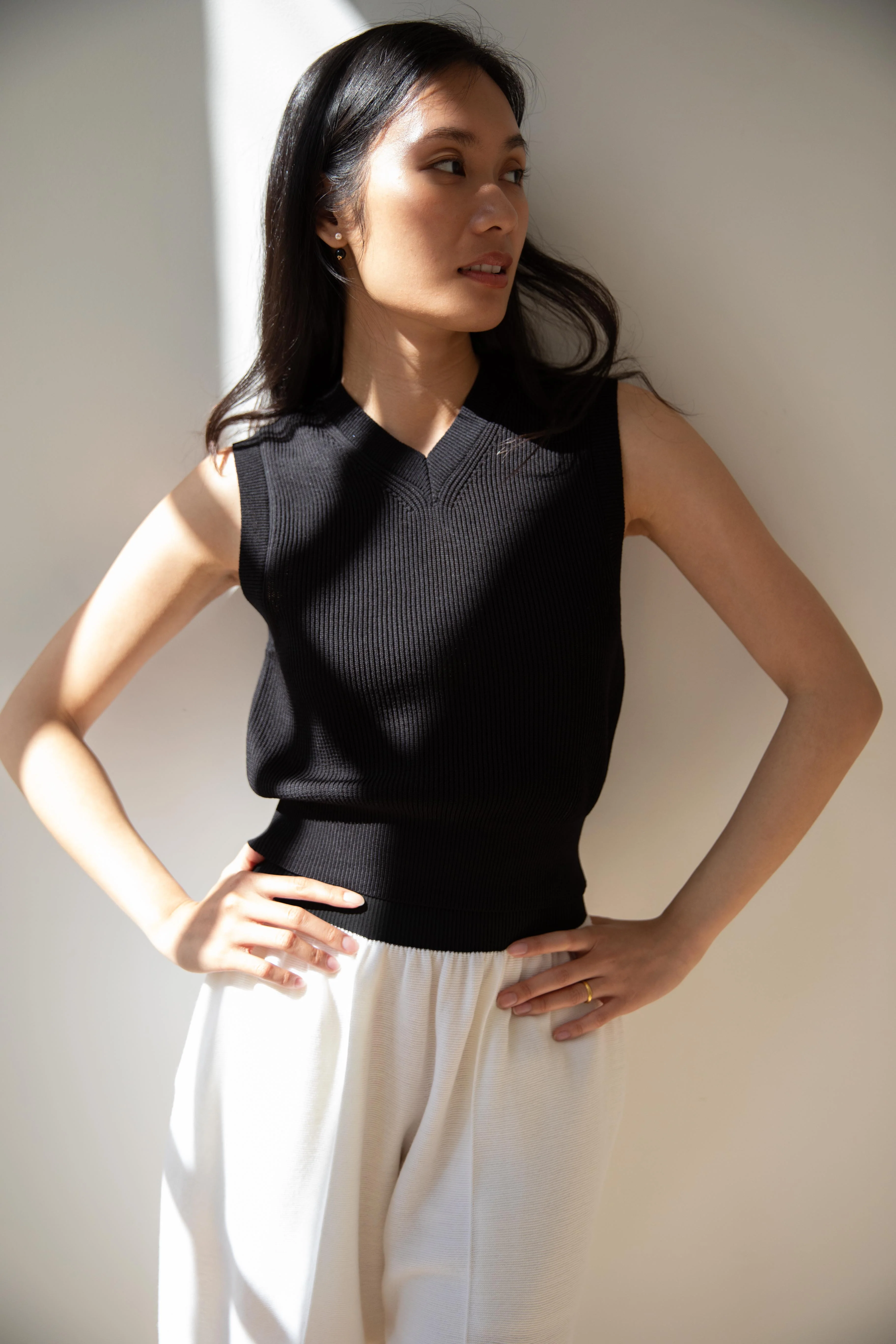 Auralee | Flat Yarn Rib Knit Vest in Black - Image 14