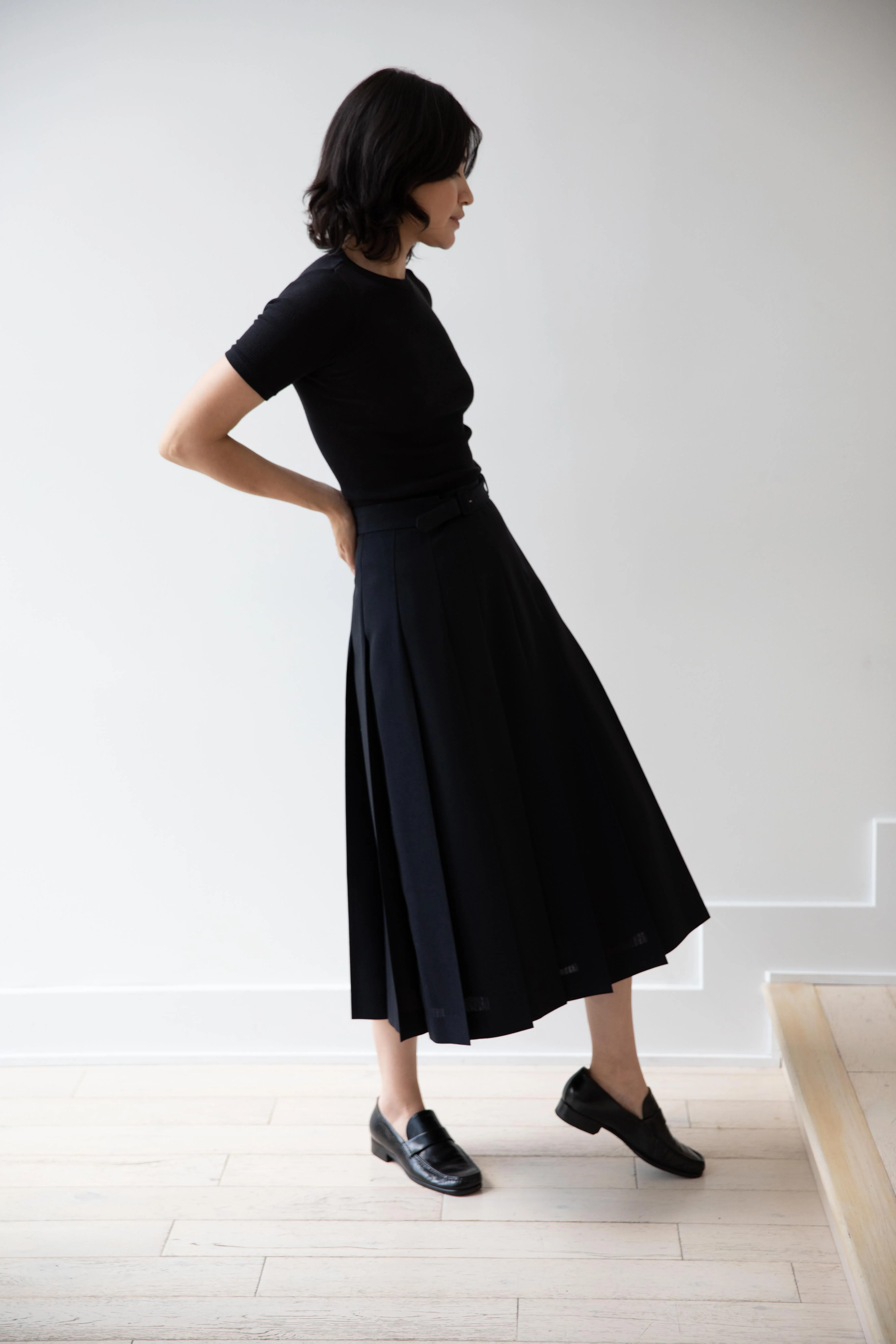 Auralee | Hopsack Pleated Skirt in Dark Navy - Image 15