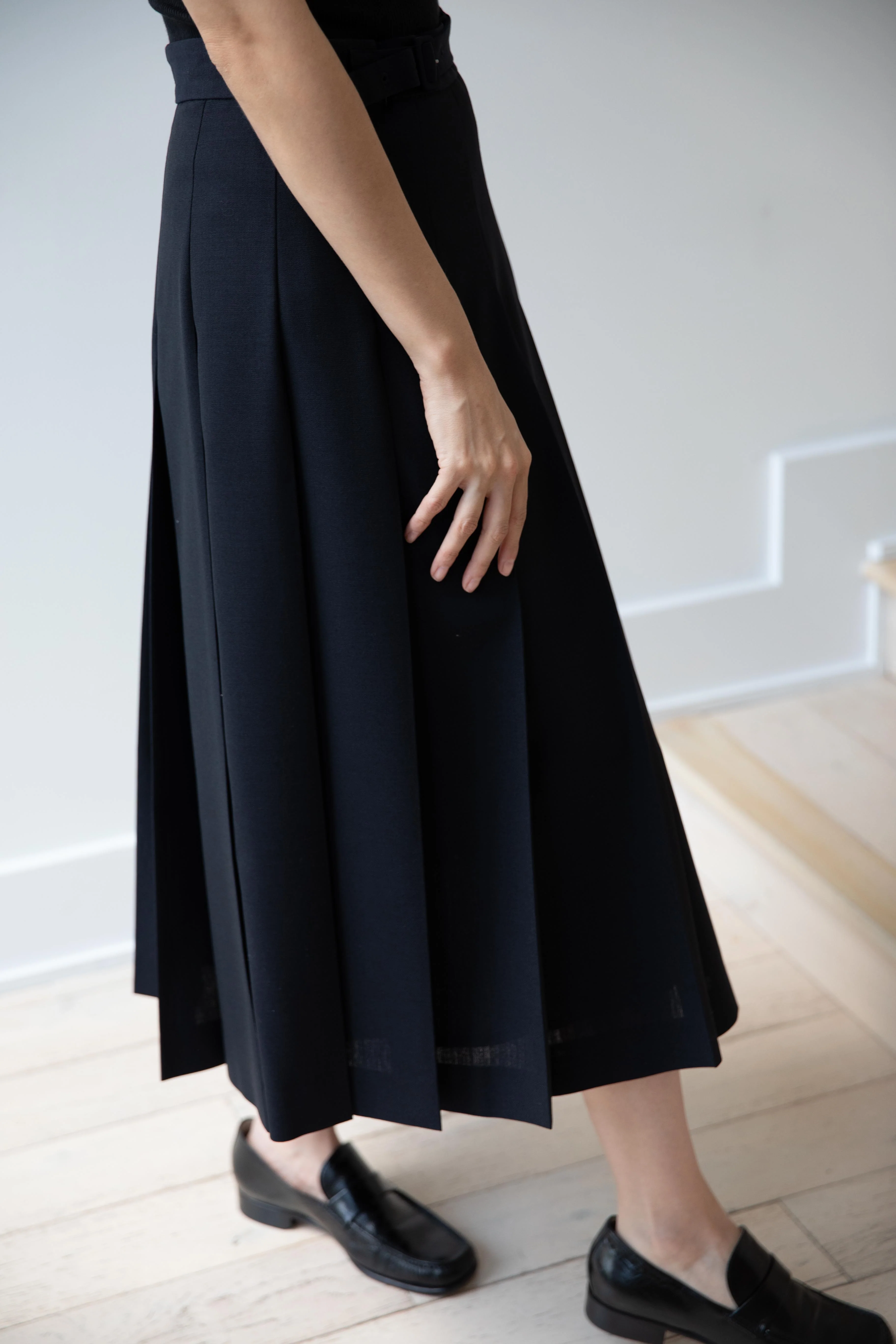 Auralee | Hopsack Pleated Skirt in Dark Navy - Image 24